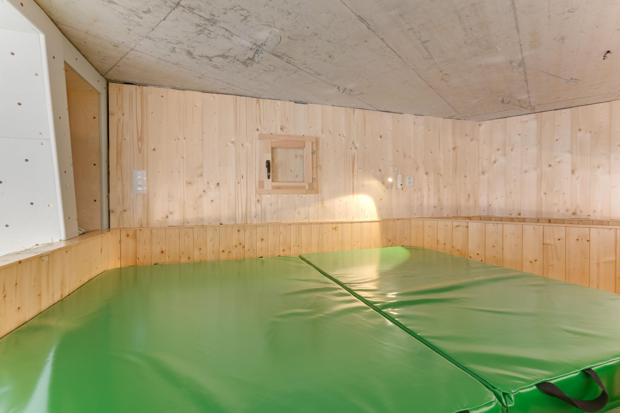 Gánek - klubovna na vršku foto 4