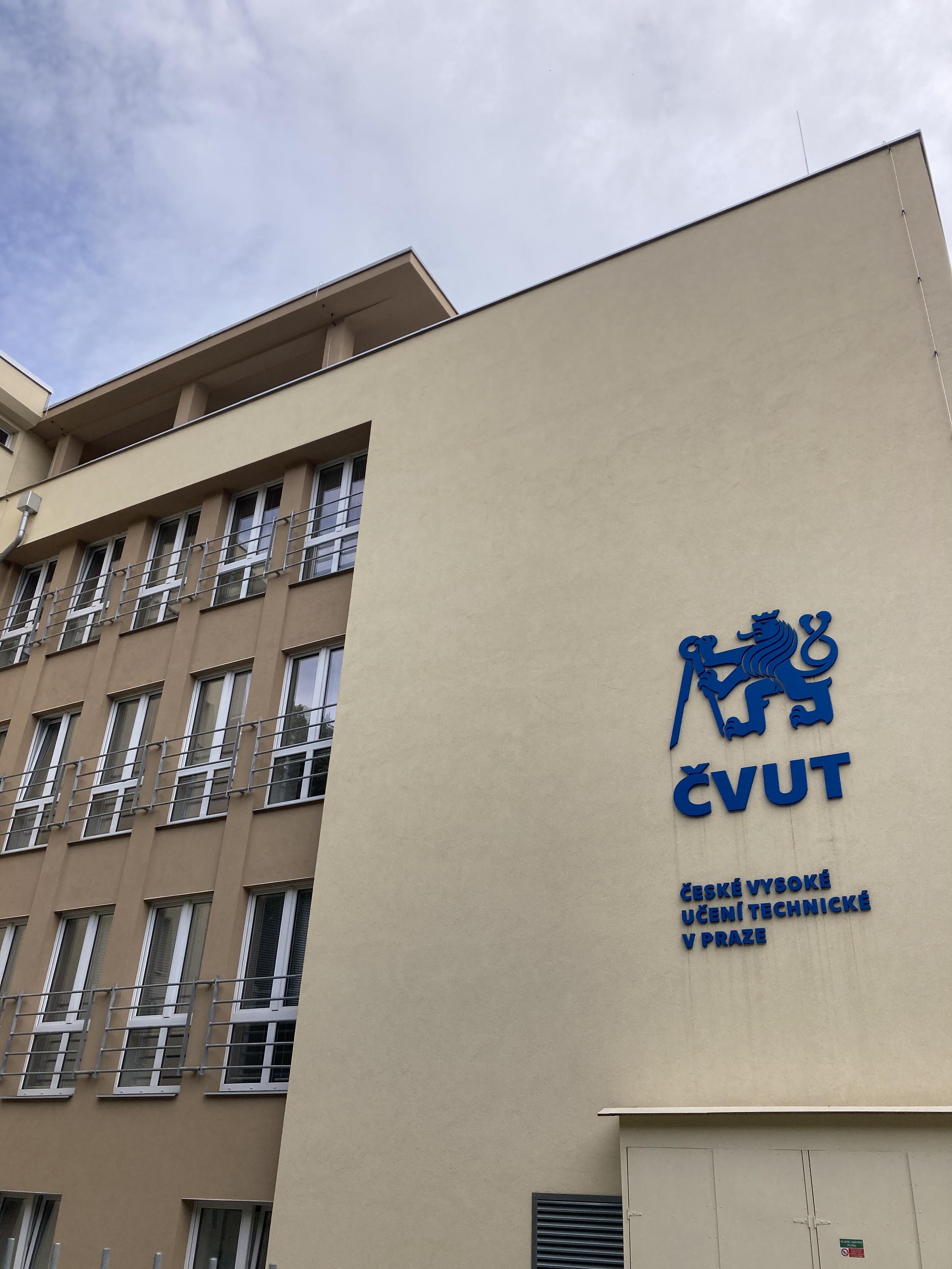 České vysoké učení technické v Praze - Kolejní hřiště Bubeneč foto 2