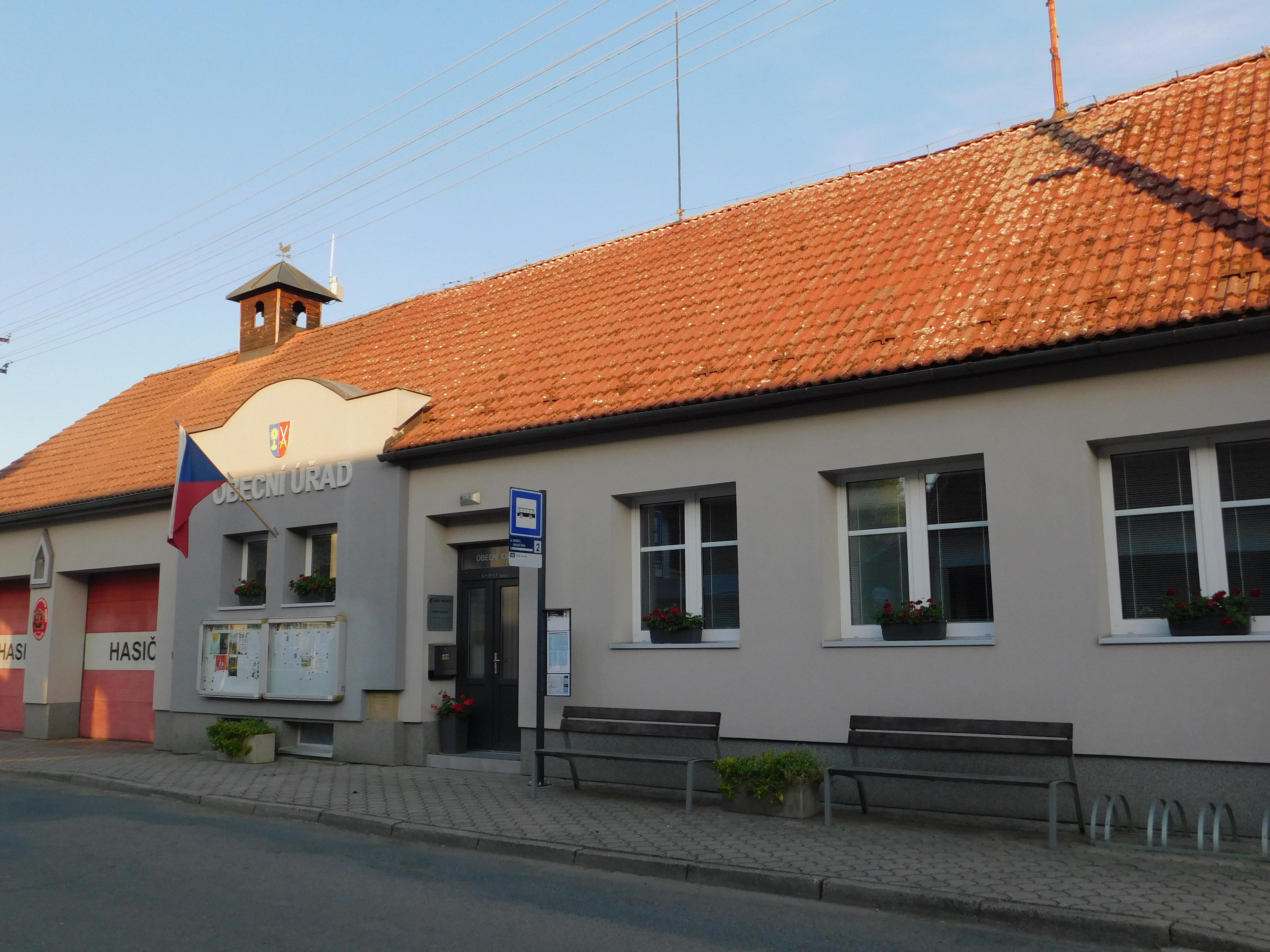 Neubuz - obecní úřad foto 3