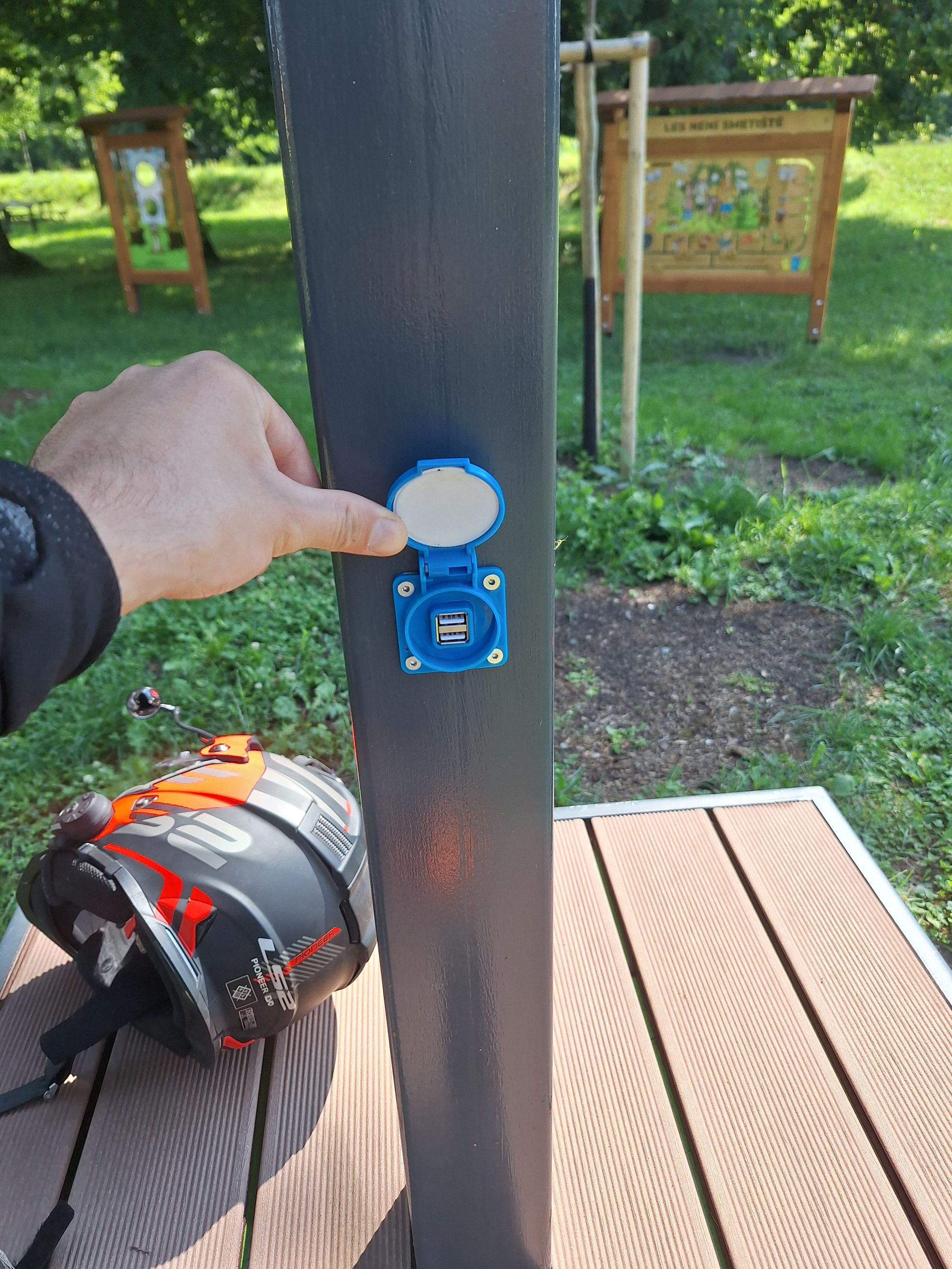 Nabíjecí zásuvka Skotnice foto 3