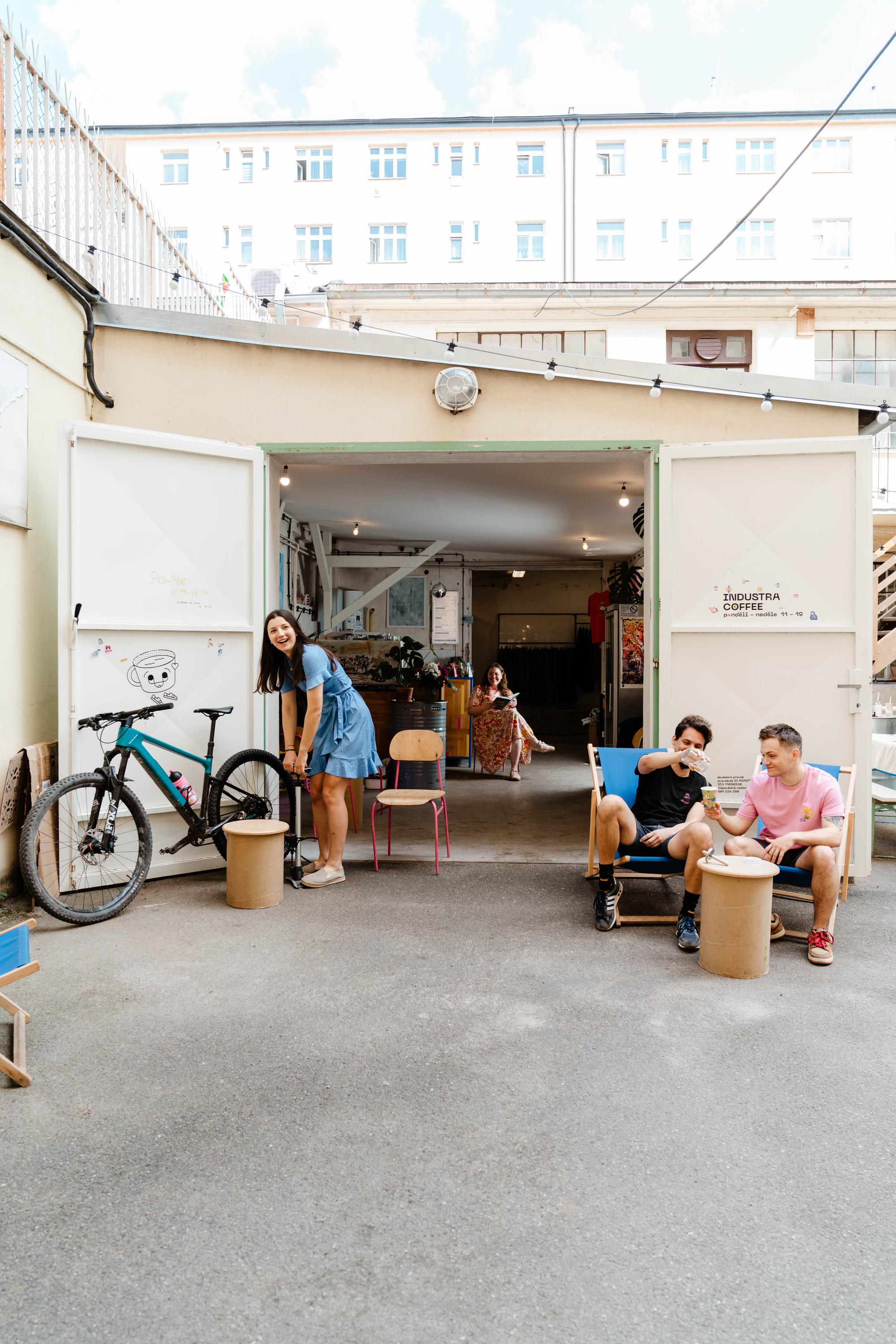 Industra Coffee foto 2