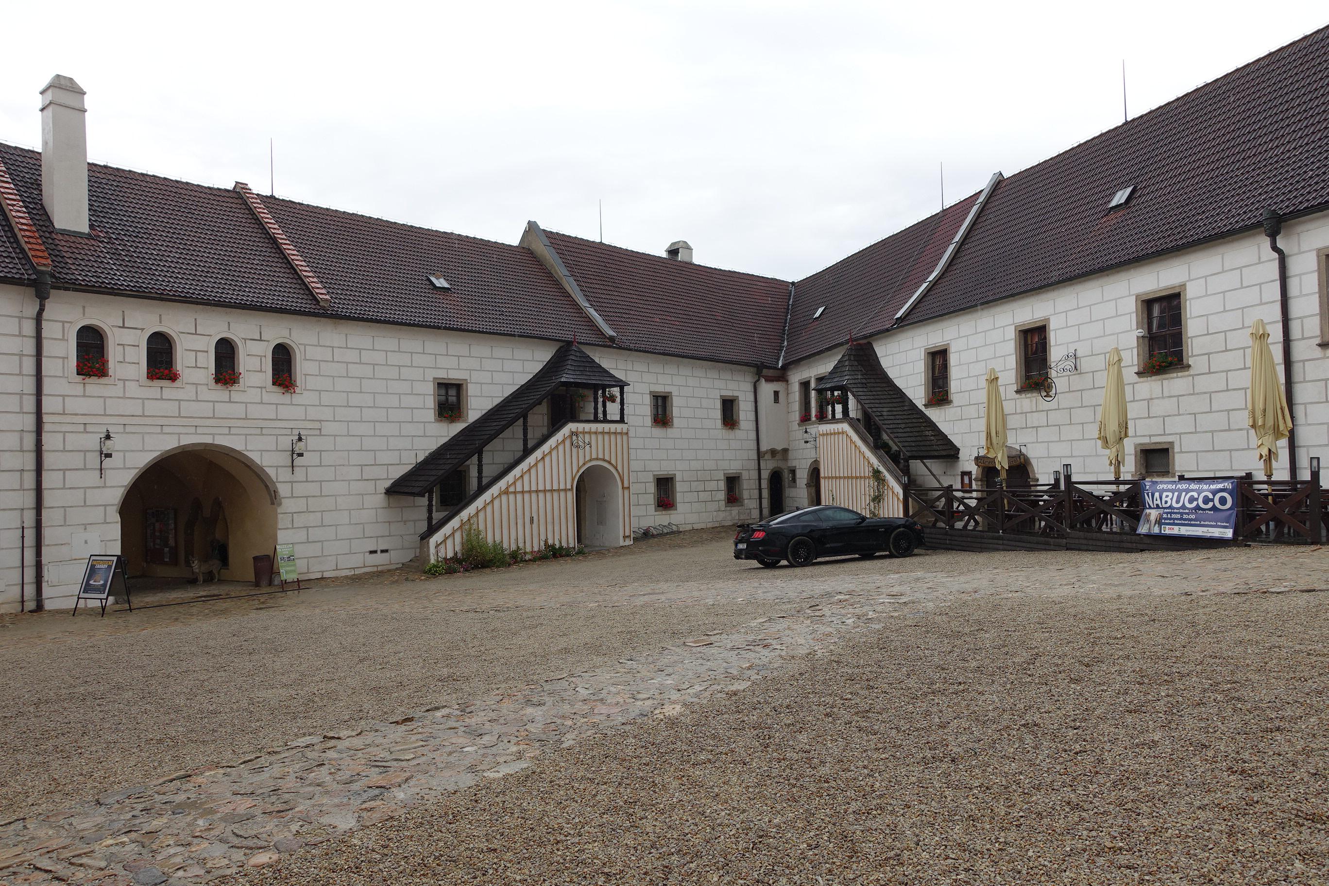 Restaurace Zámecká Maštal foto 2