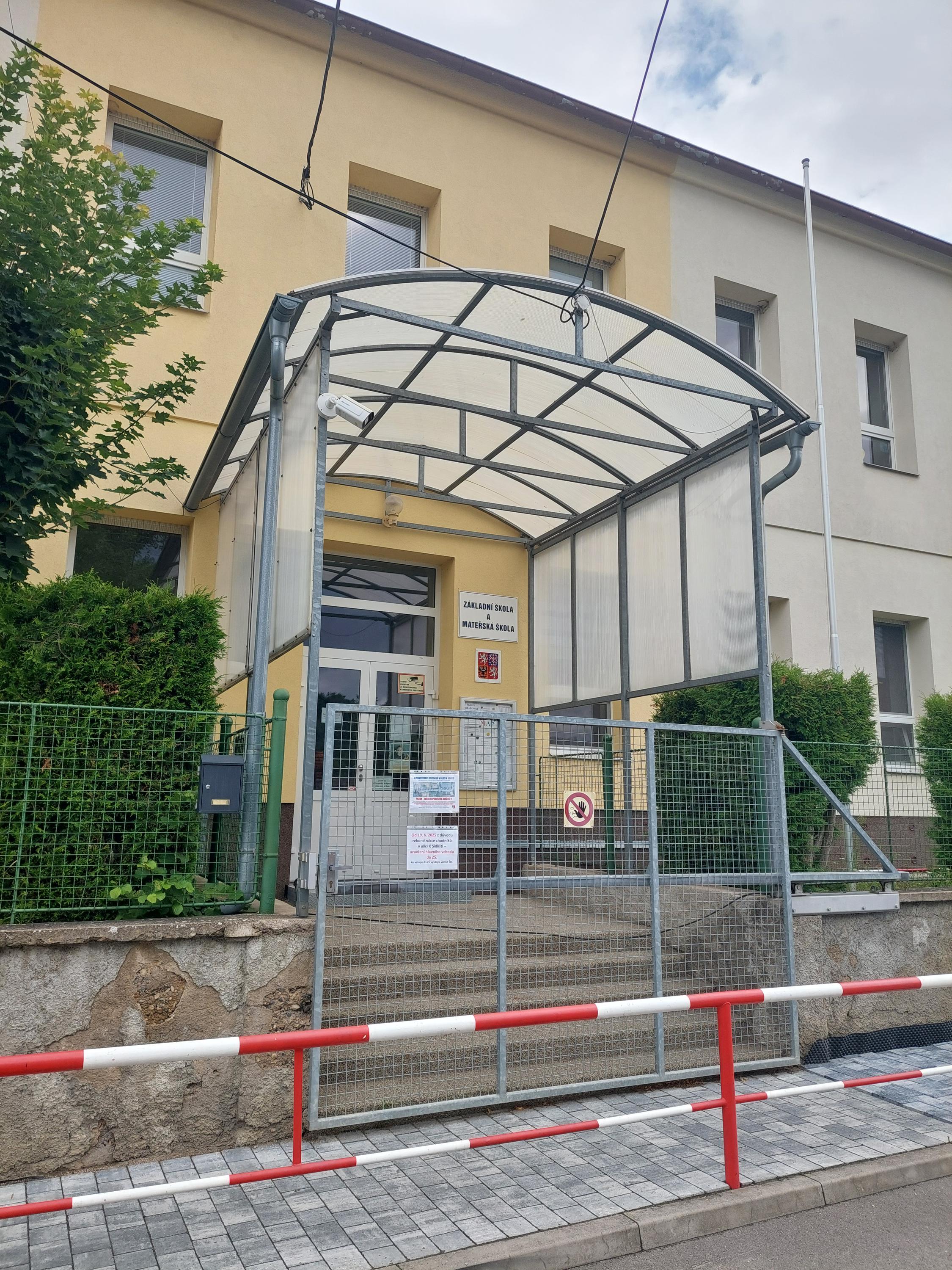 ZŠ Tmaň foto 3