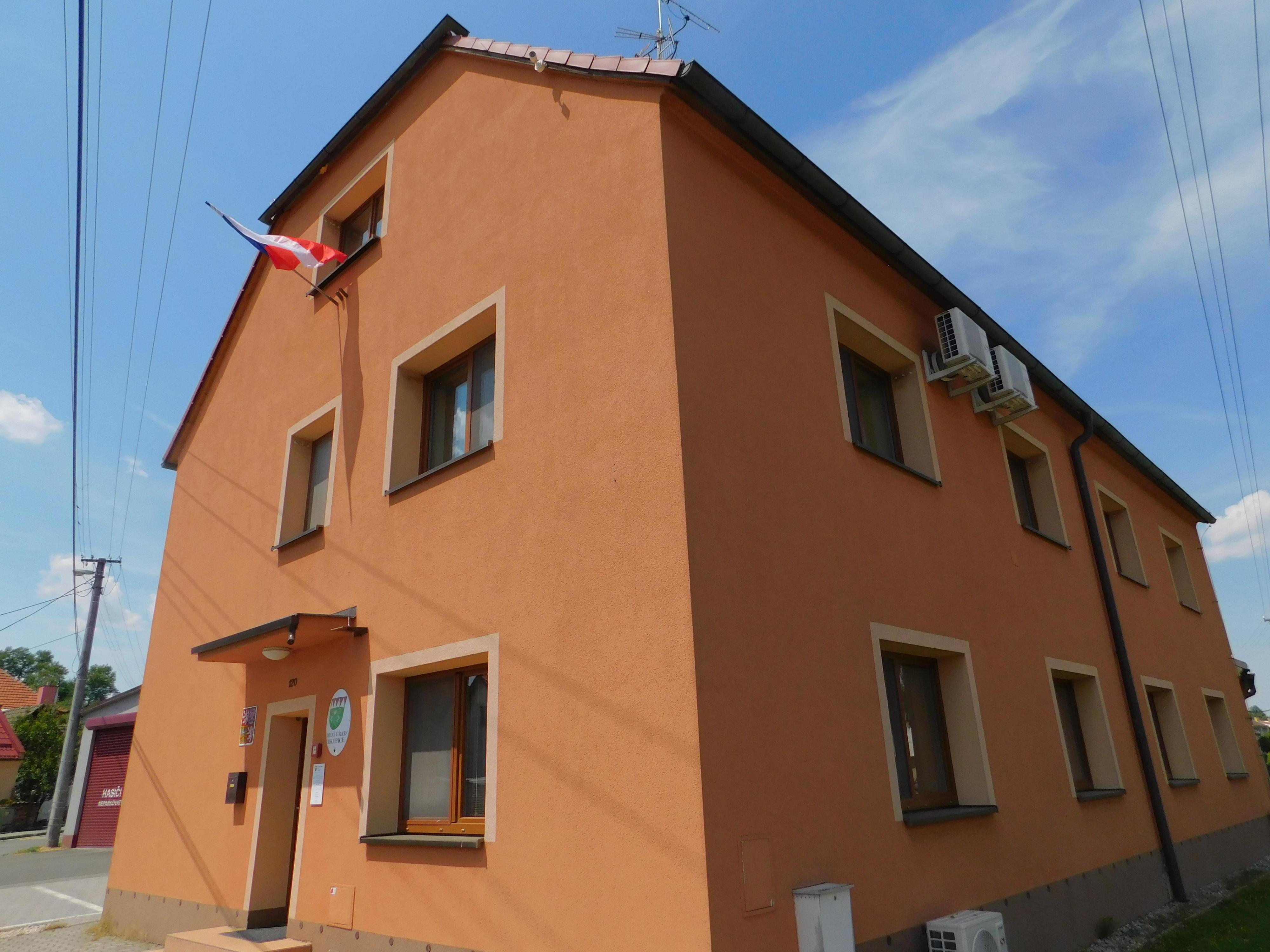 Biskupice - obecní úřad foto 2