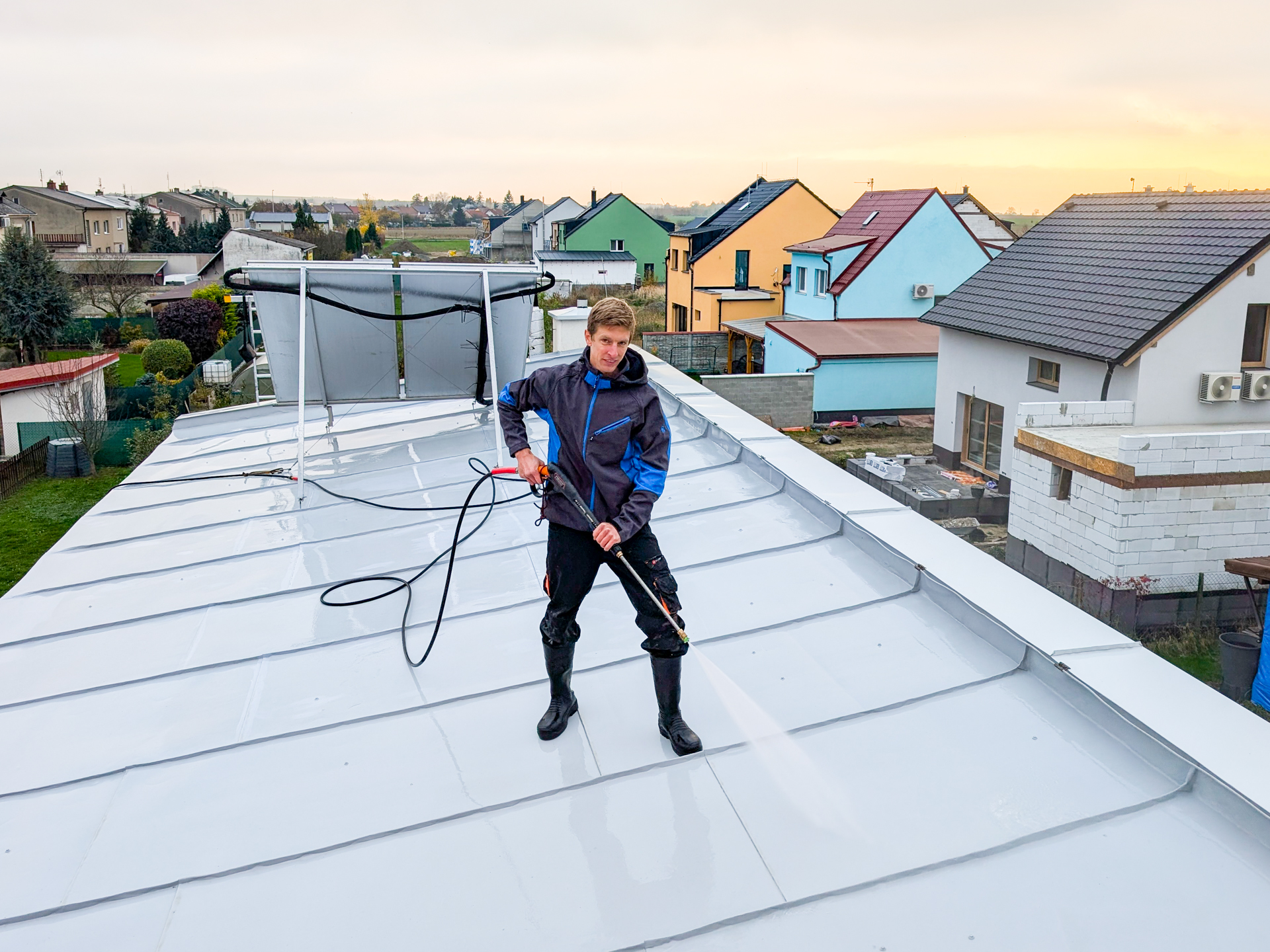 Kings Roof - čištění a nátěry střech foto 4