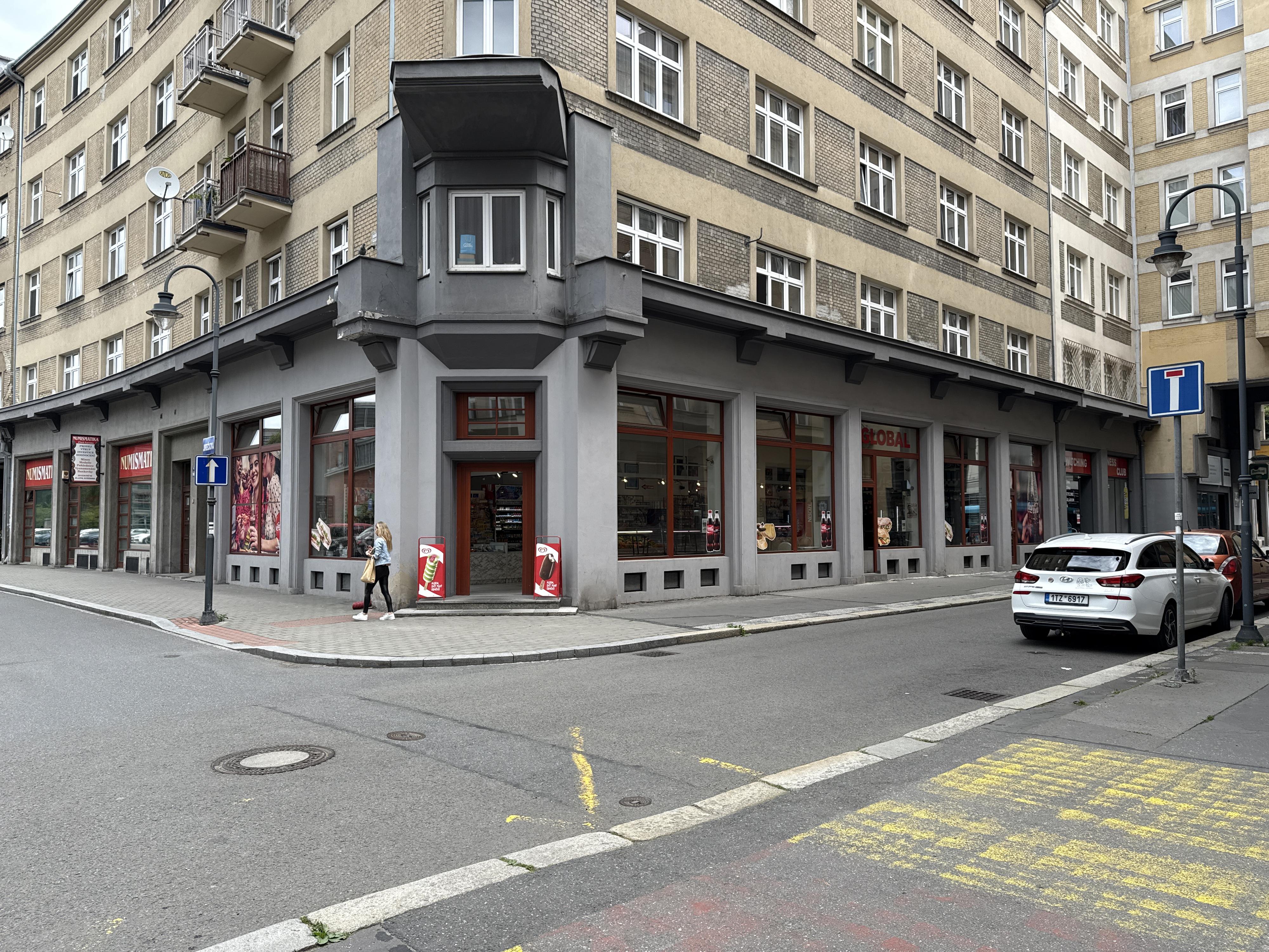 NÁKUPNÍ CENTRUM GLOBAL foto 2