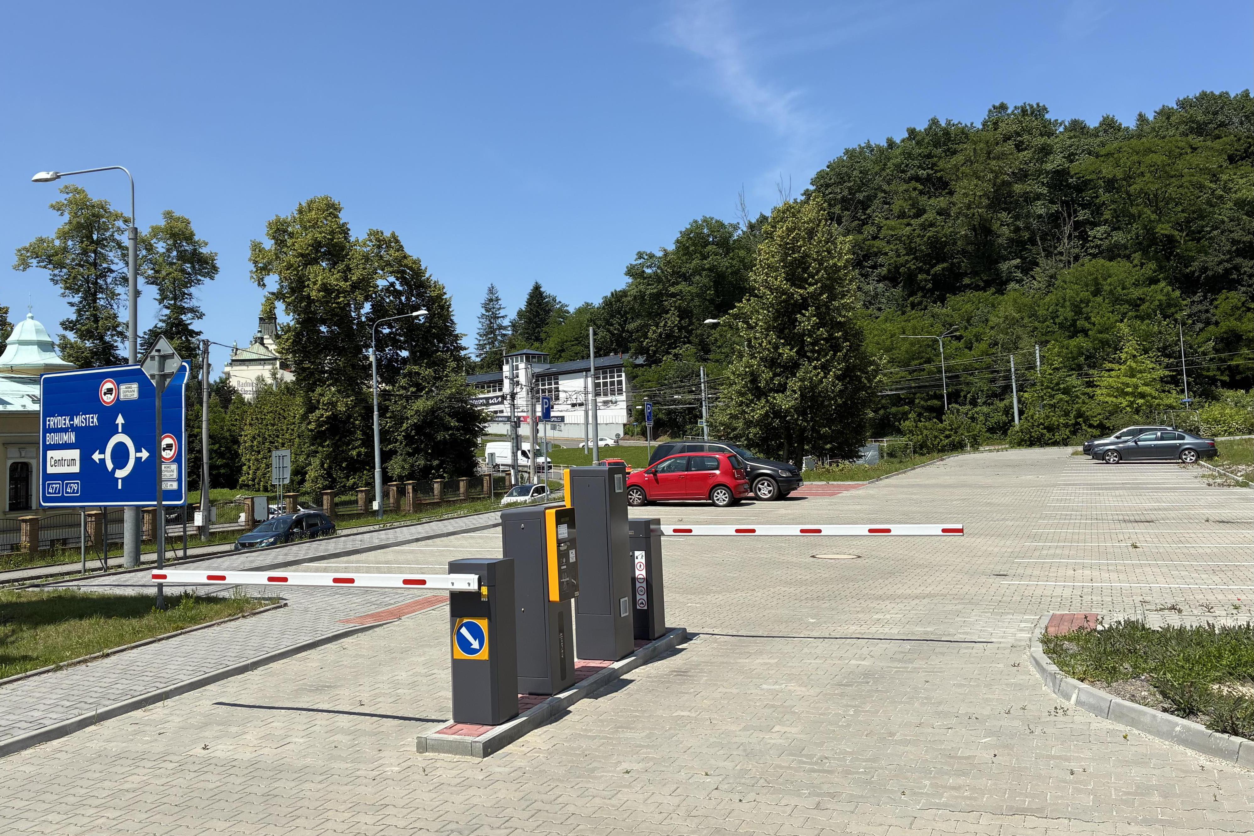 Parking u Centra - levné parkování