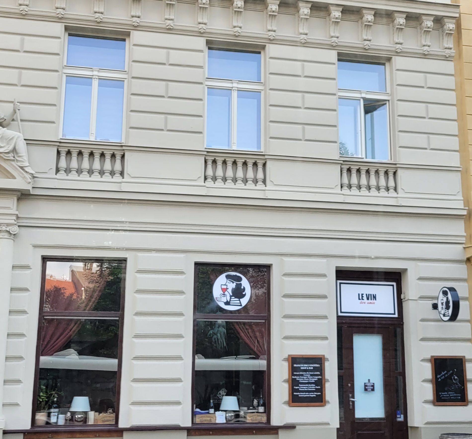 LE VIN DES AMIS foto 2