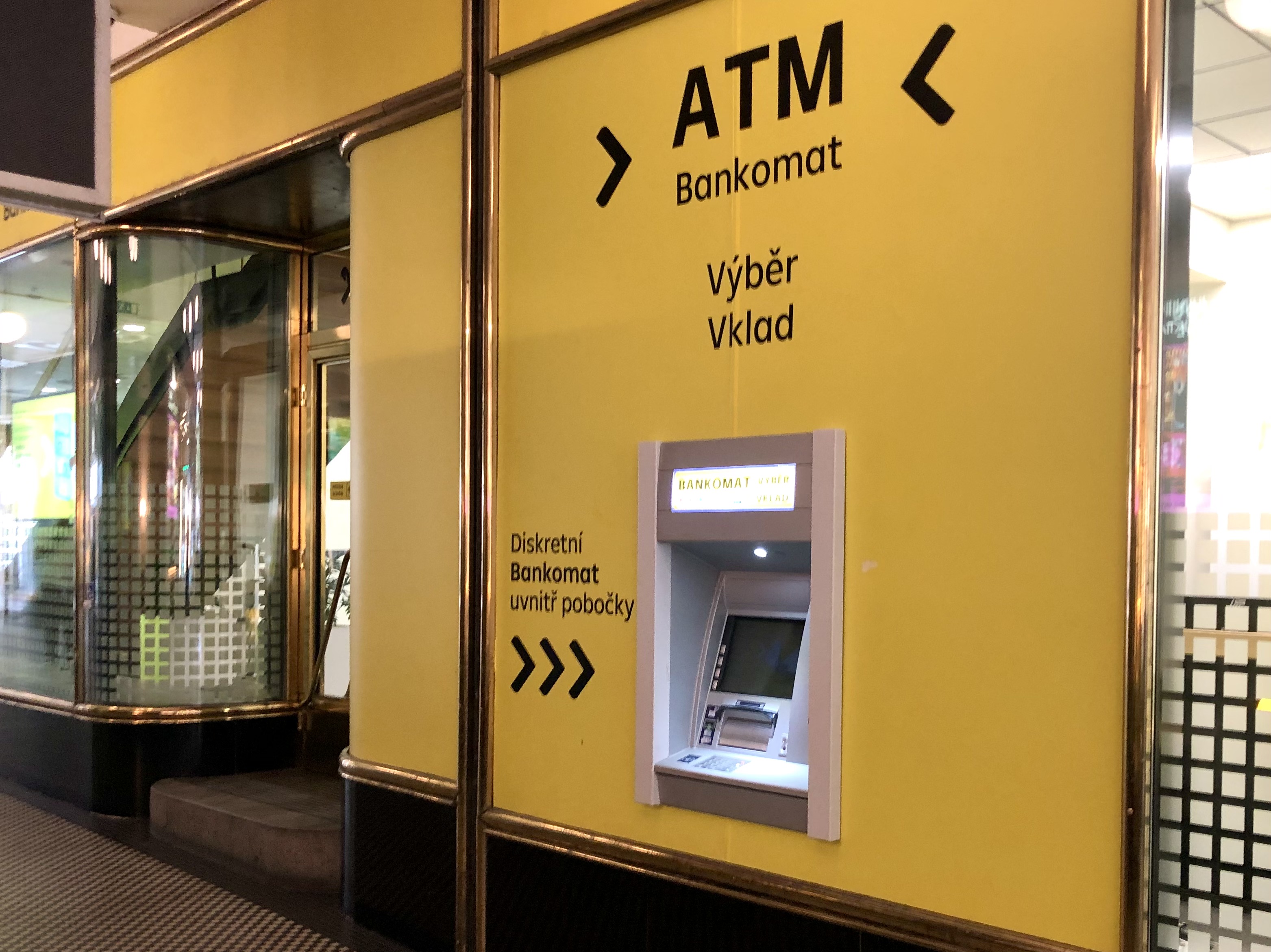 Raiffeisenbank - bankomat foto 5