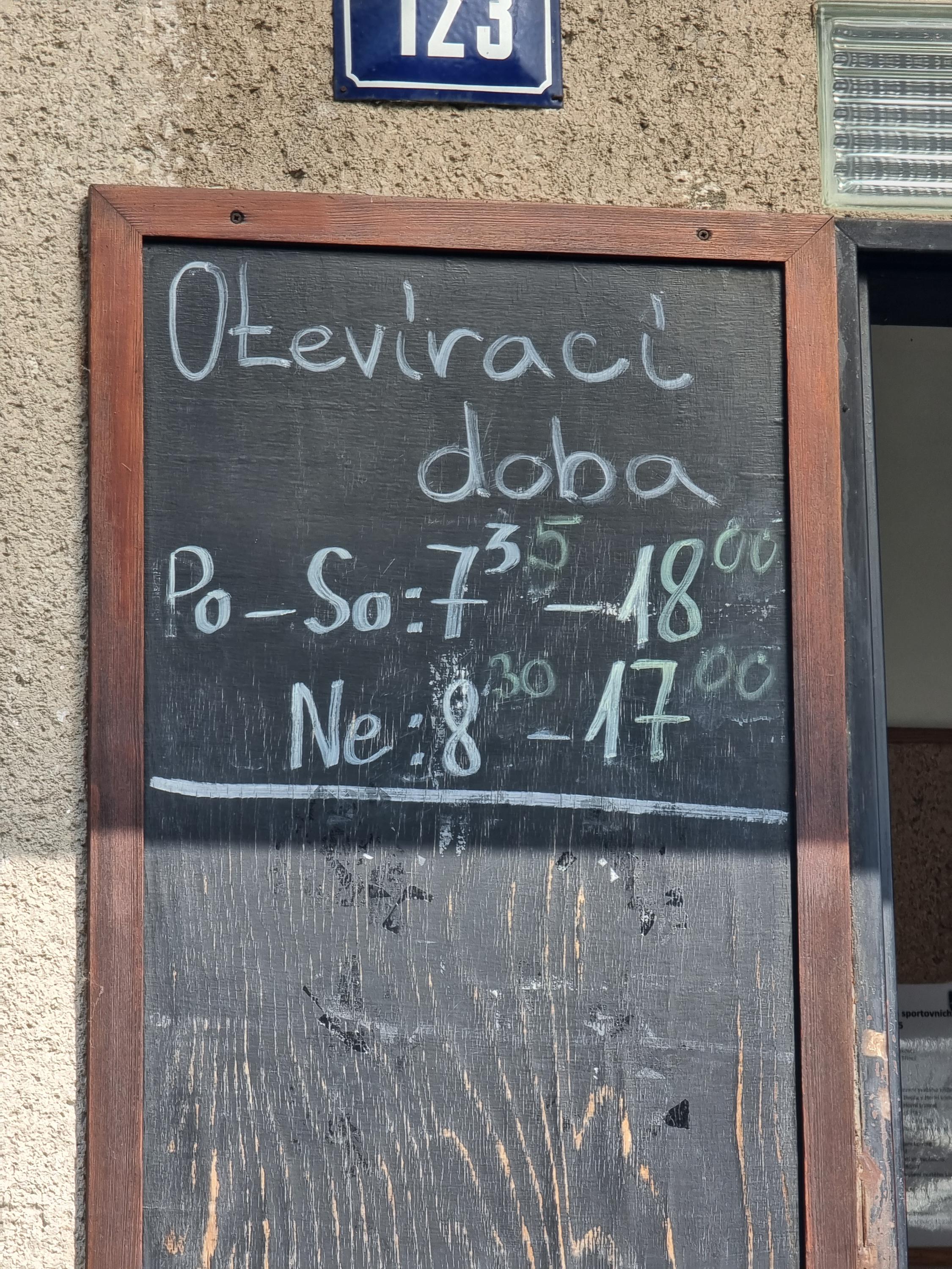 HRUŠKA - Helena Turoňová foto 3