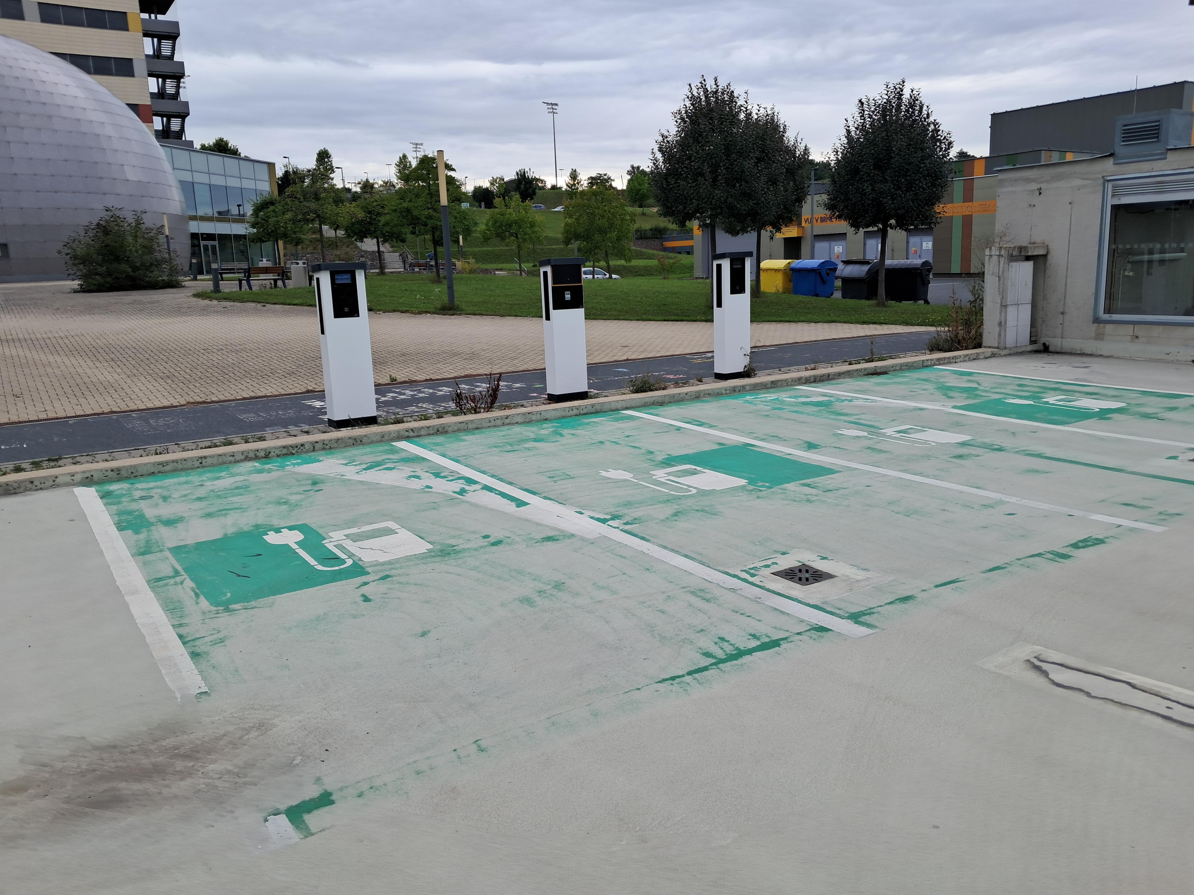 Vysoké učení technické v Brně - nabíjecí stanice