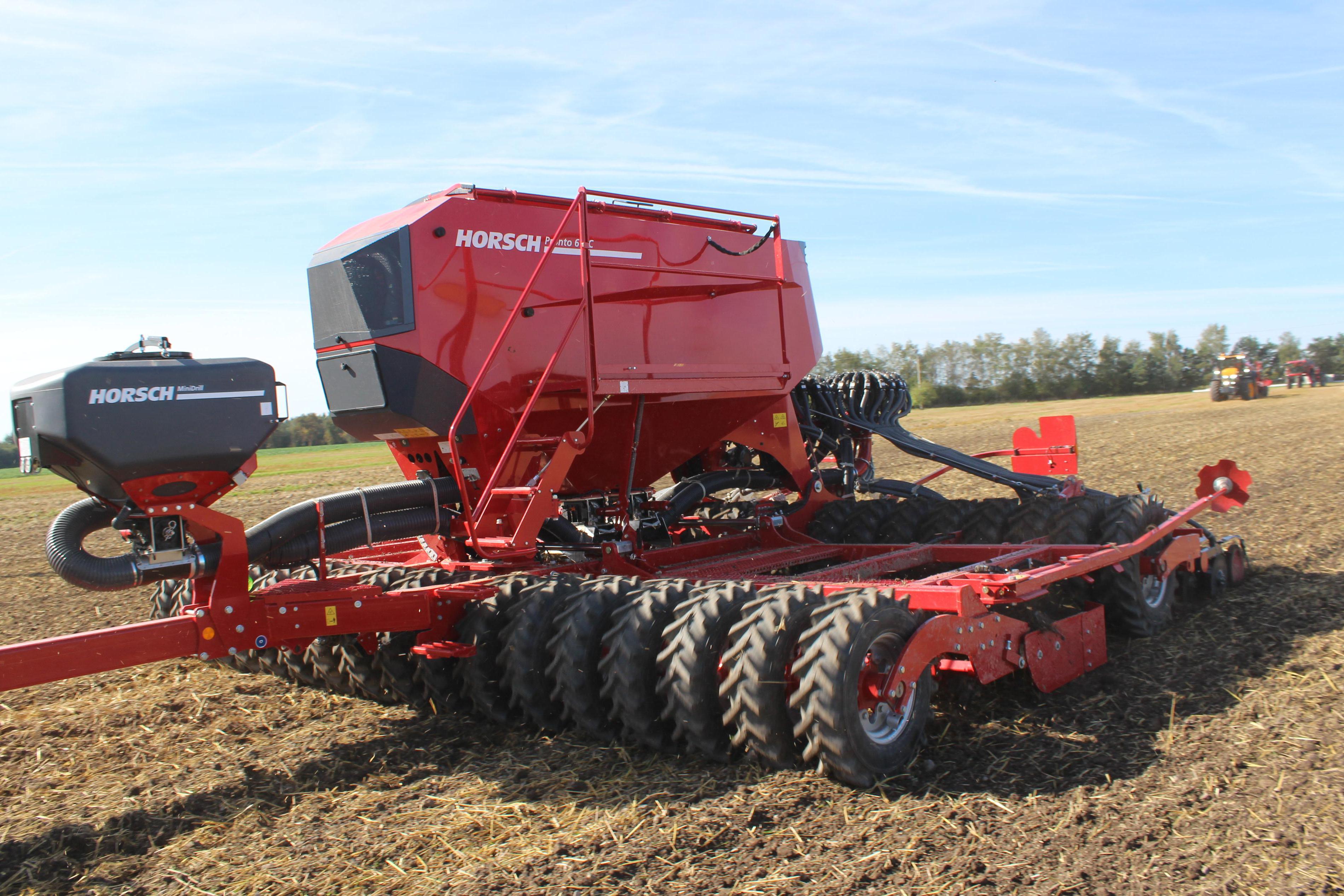 Půdozpracující a secí stroje HORSCH