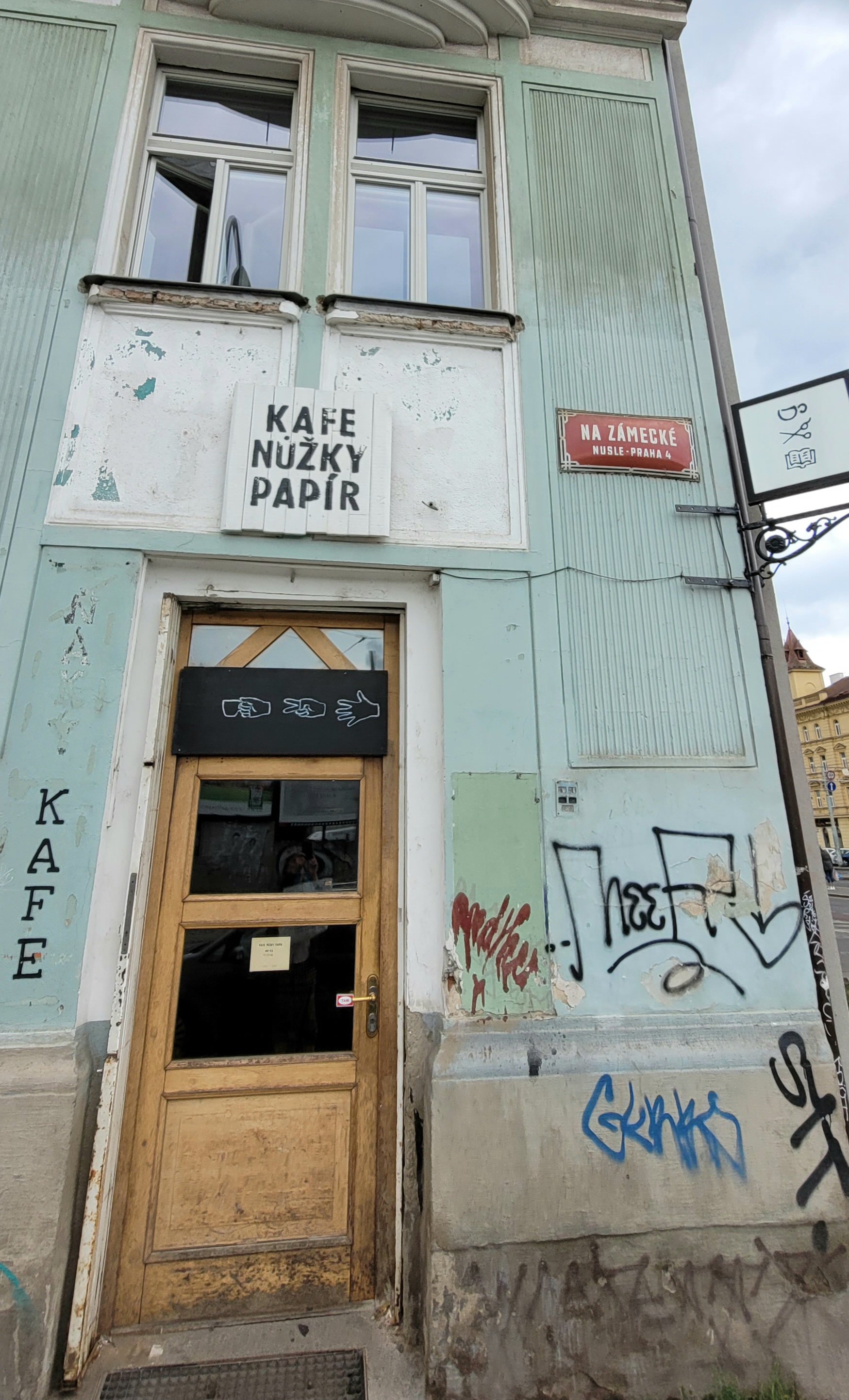 KAFE NŮŽKY PAPÍR foto 6