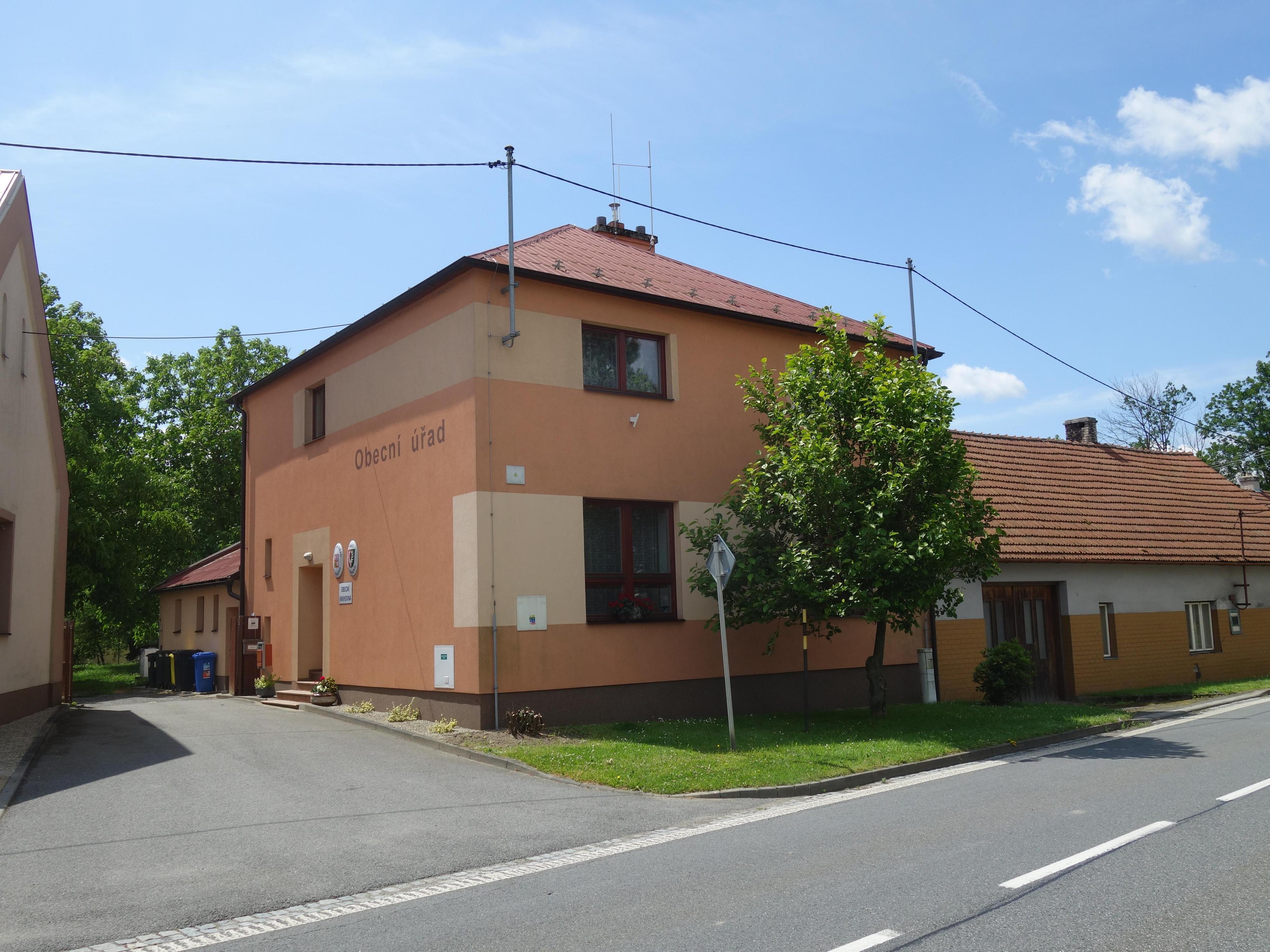 Komárno - obecní úřad foto 2