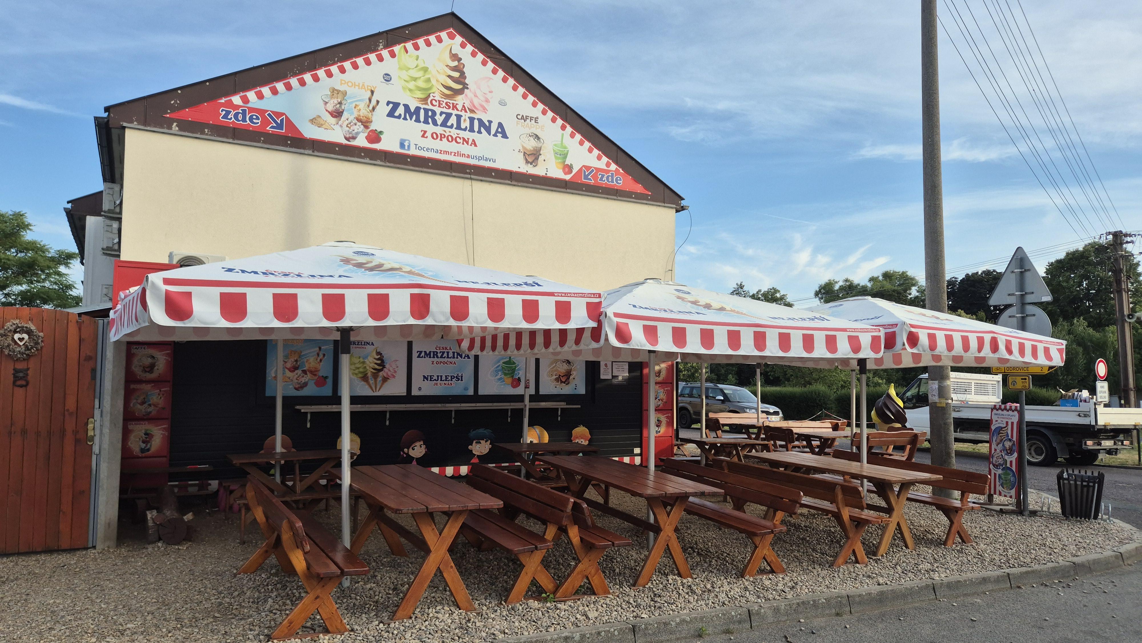 Točená zmrzlina u splavu ve Cvrčovicích