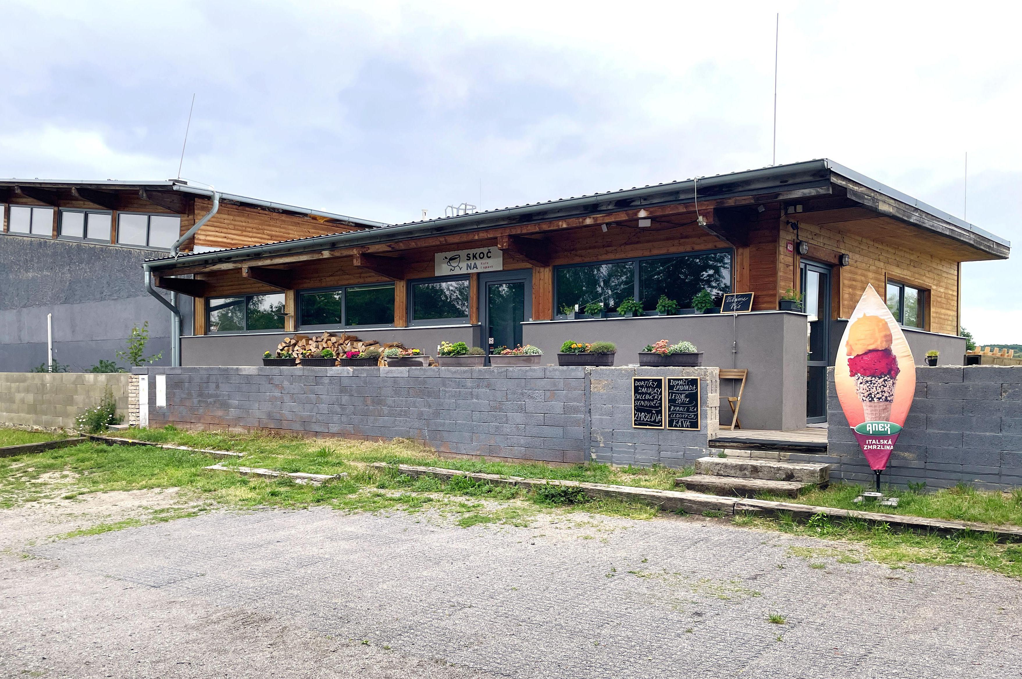 Skočna - Kavárna a tělocvična