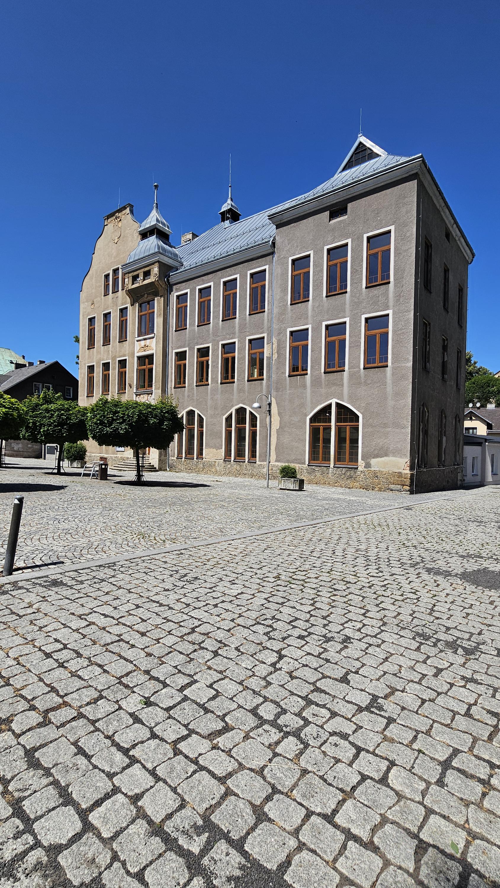 ZŠ a MŠ Jílové, Mírové nám. foto 6