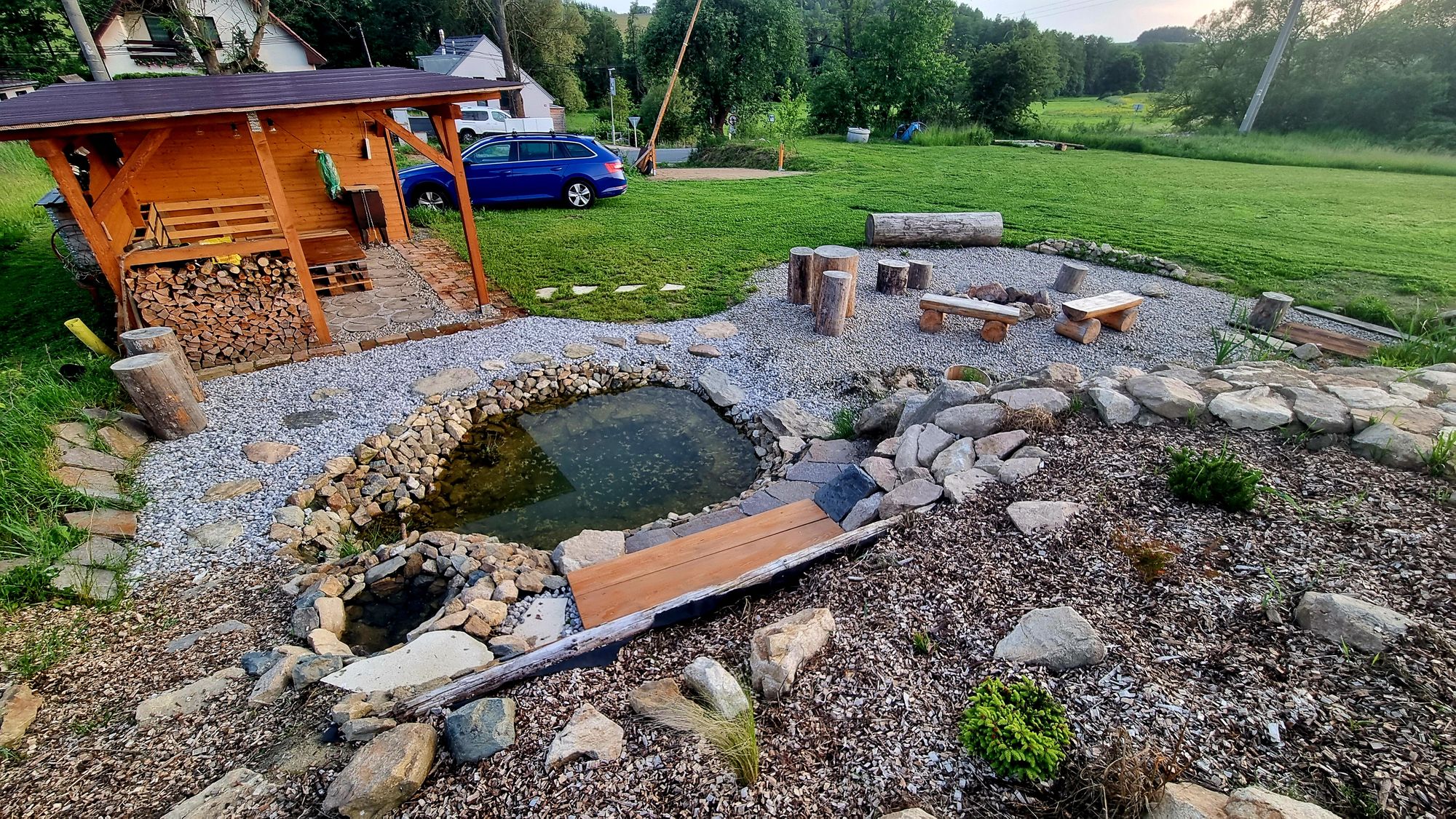 Terasy Zvěstov na dohled Blaníku-bezKempu