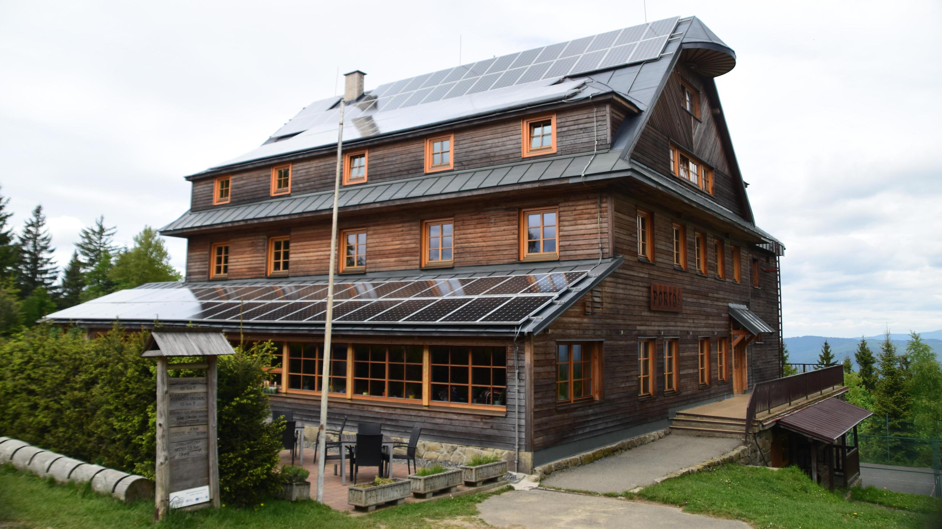 Horský hotel Portáš - nabíjecí stanice foto 2