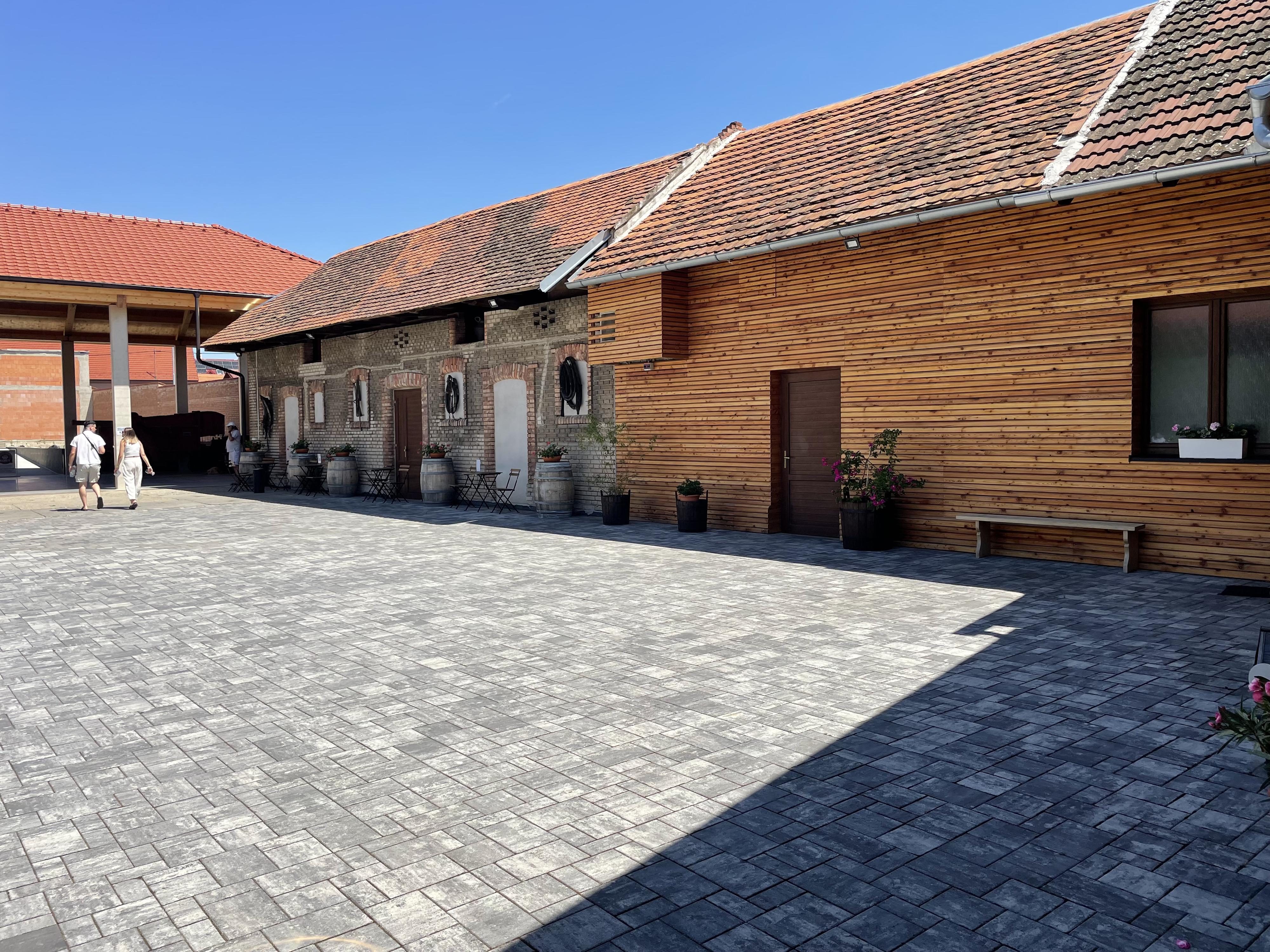 Rodinné vinařství Košut - Vinařský statek foto 5