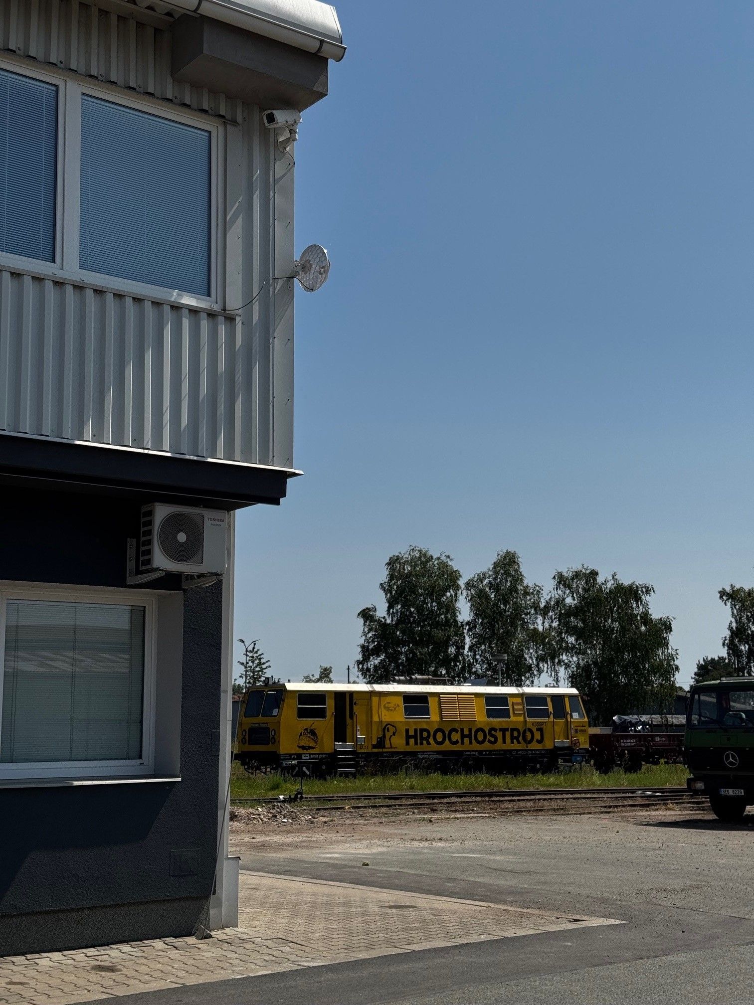 Opravárenské centrum Hrochostroj a.s. foto 2