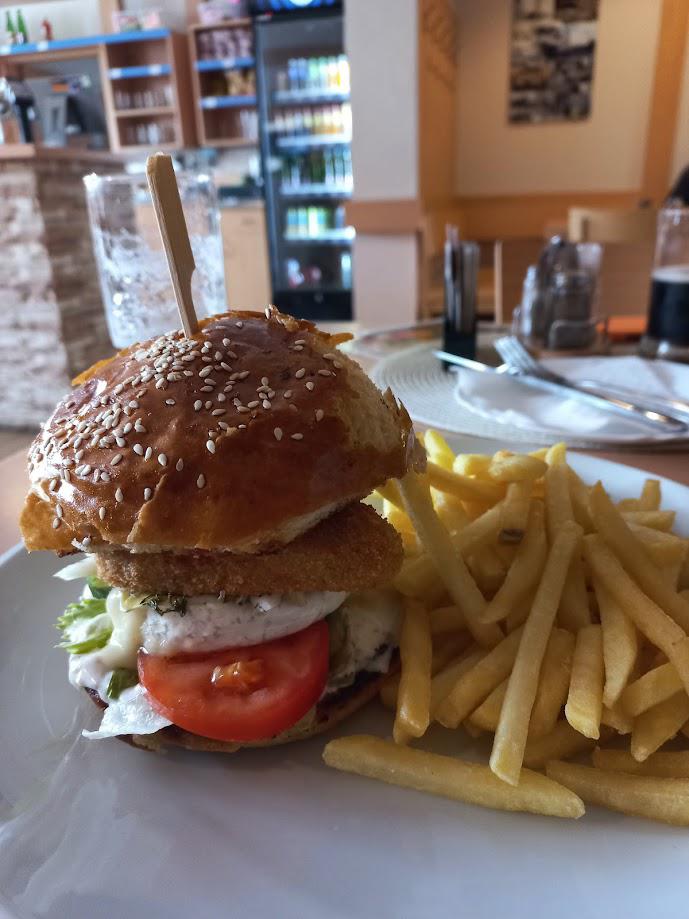 Kulturní dům a obecní restaurace U Kremlů foto 3