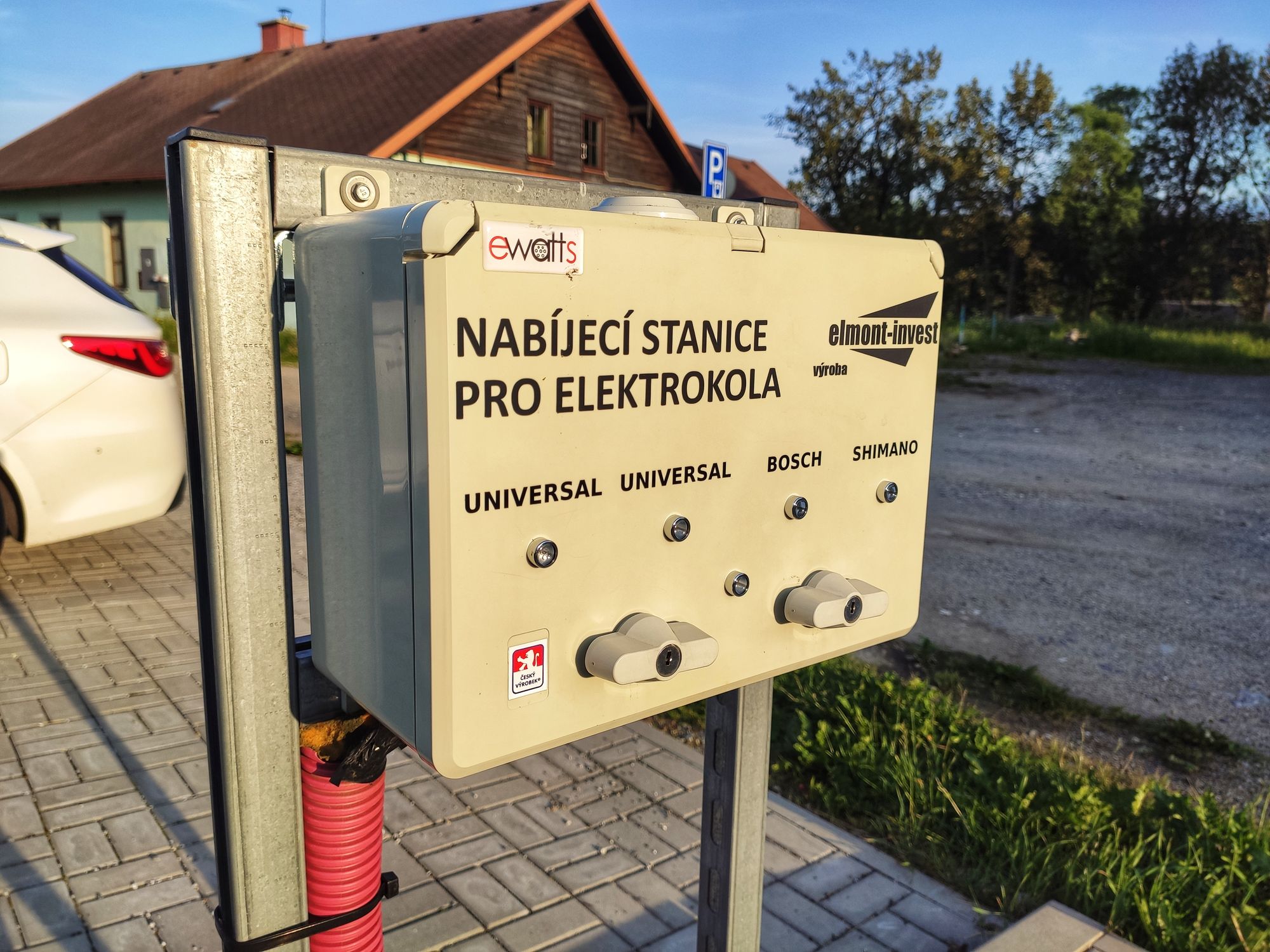 Dobíjecí stanice pro elektrokola foto 1