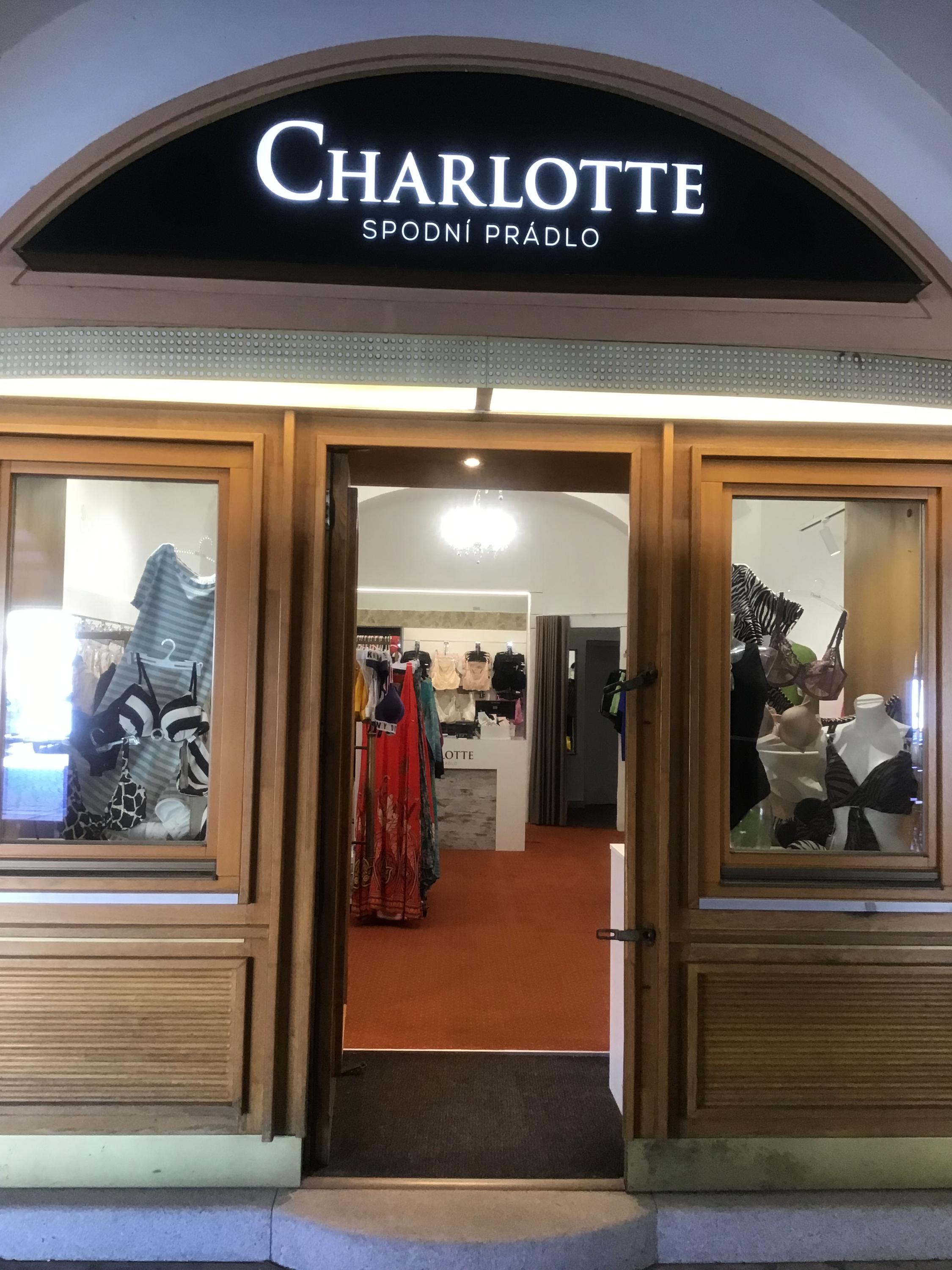 Charlotte spodní prádlo foto 2