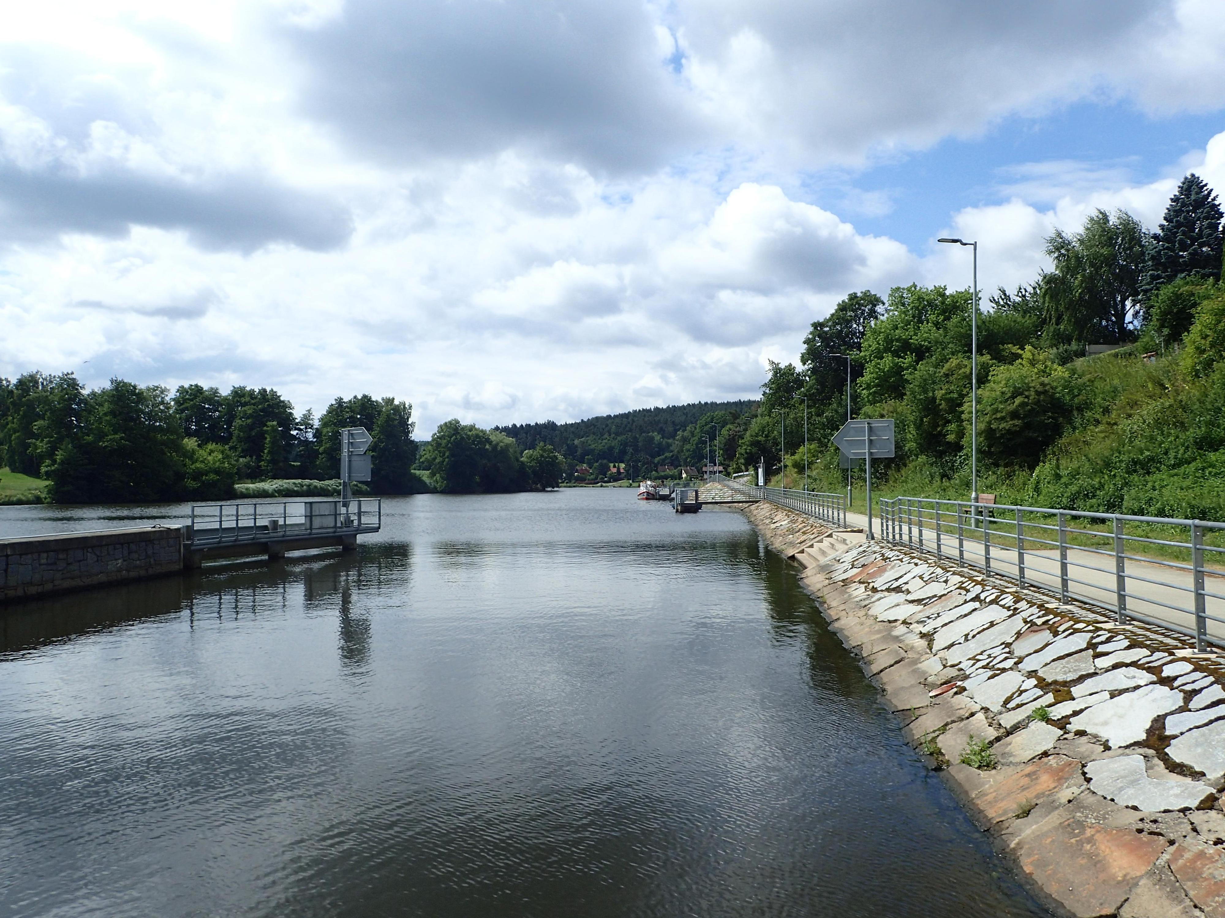 Plavební komora Hněvkovice jez foto 4