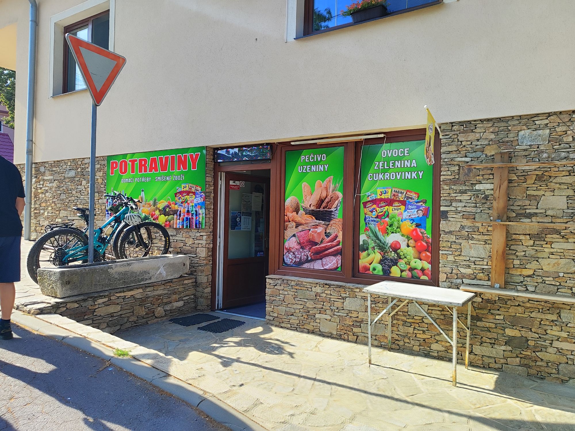 Potraviny Hluboké Mašůvky foto 1