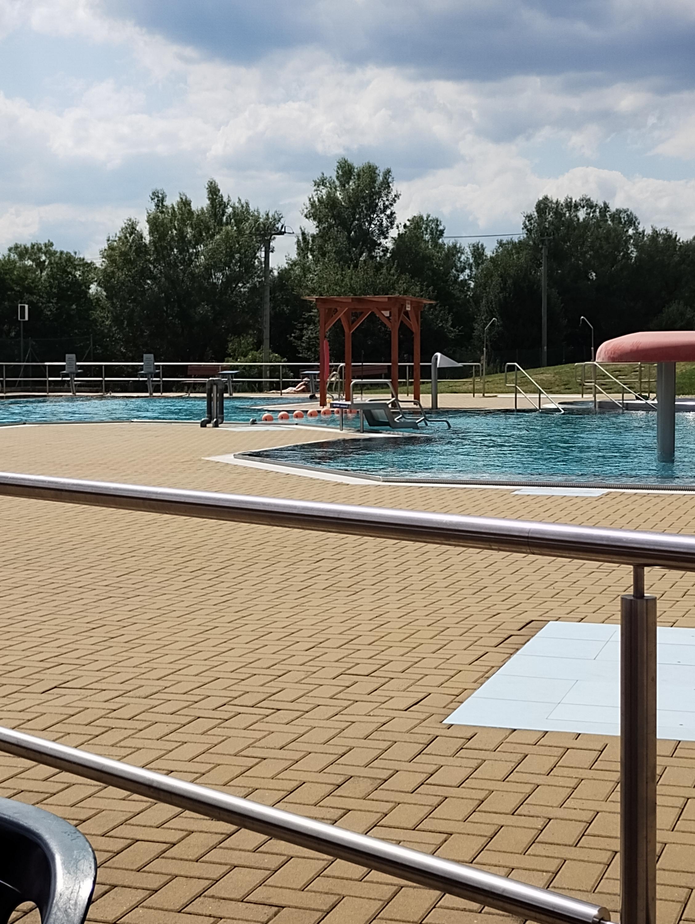 Občerstvení na koupališti Dačice foto 3
