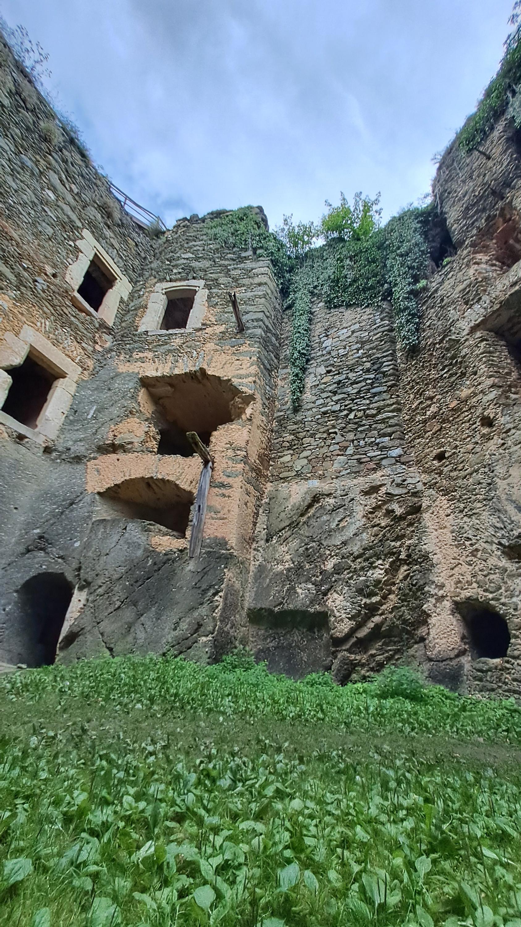 Zřícenina hradu Nový Hrádek u Lukova foto 2