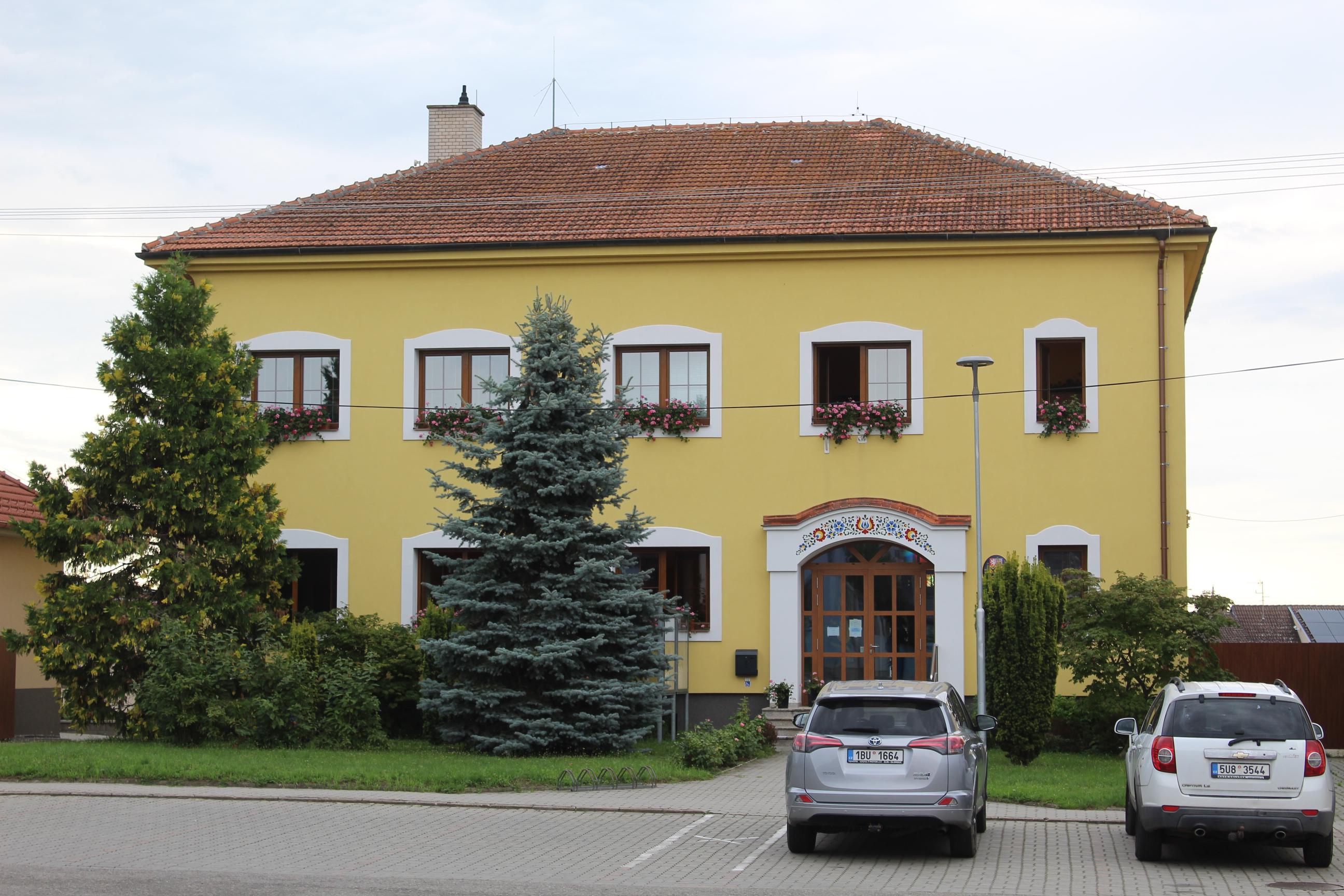 Mikulčice - obecní úřad foto 4