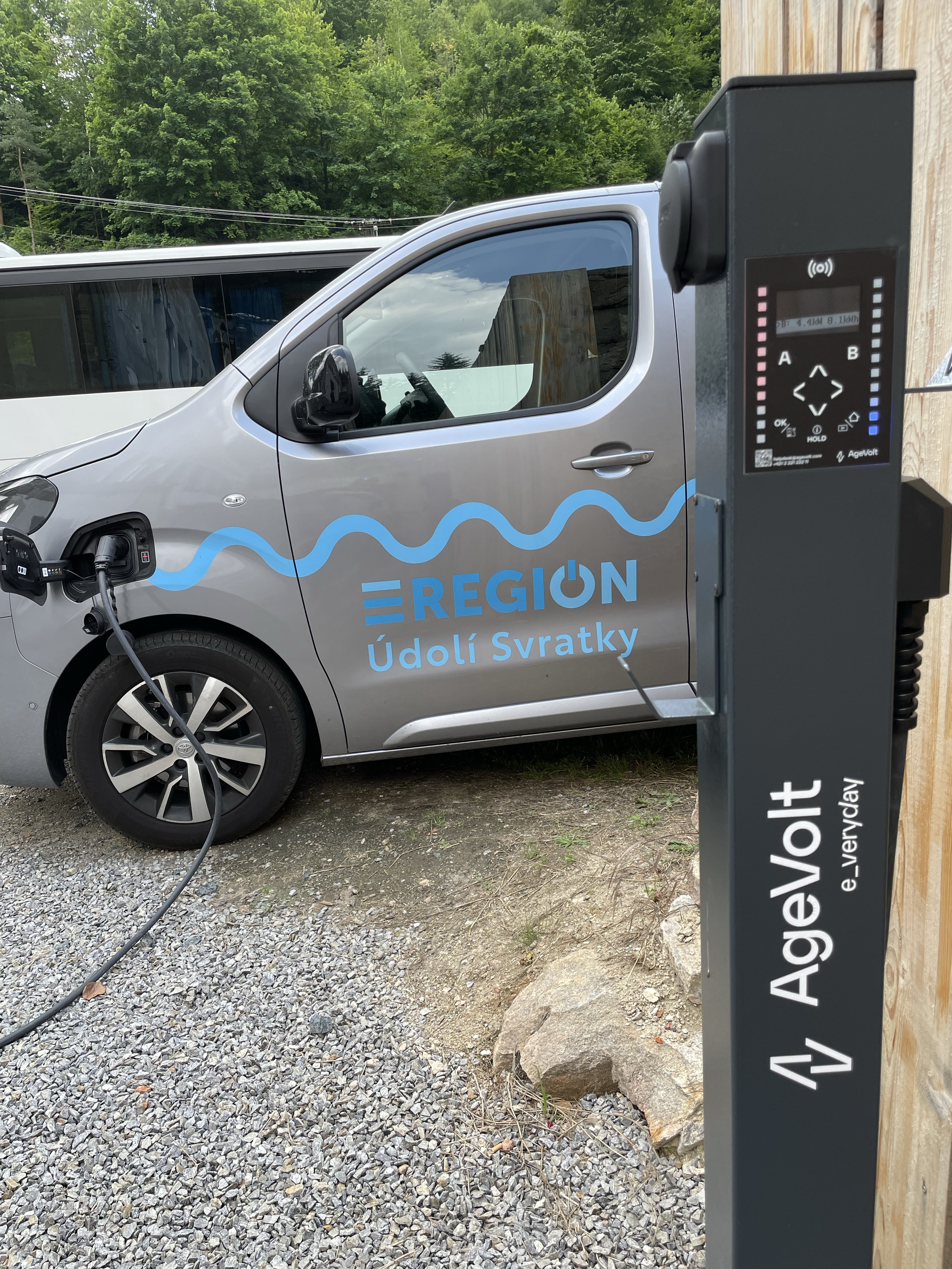 Nabíjecí stanice pro elektromobily Vír foto 3