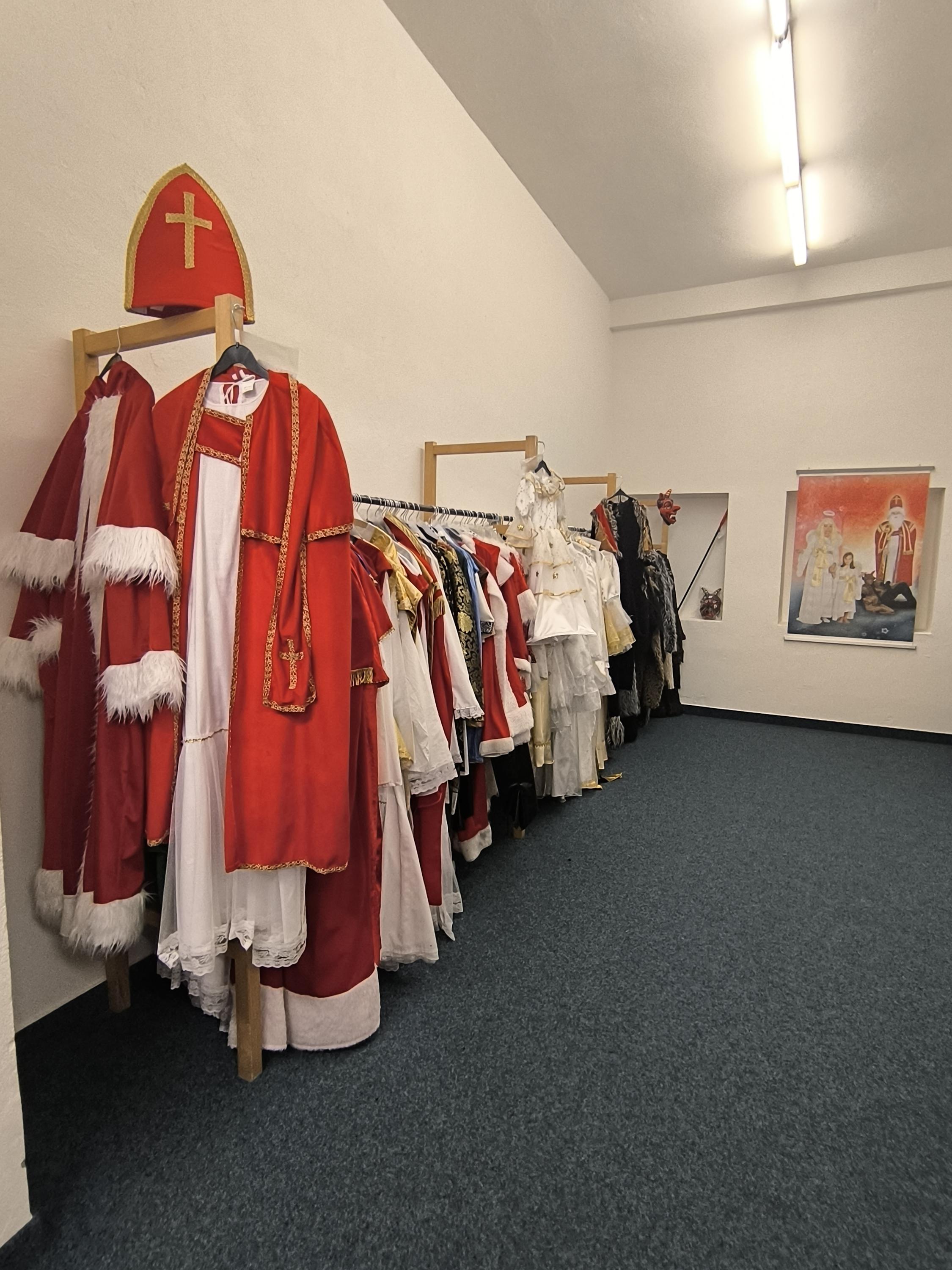 LIPTA - TDP a.s. karnevalové kostýmy foto 2