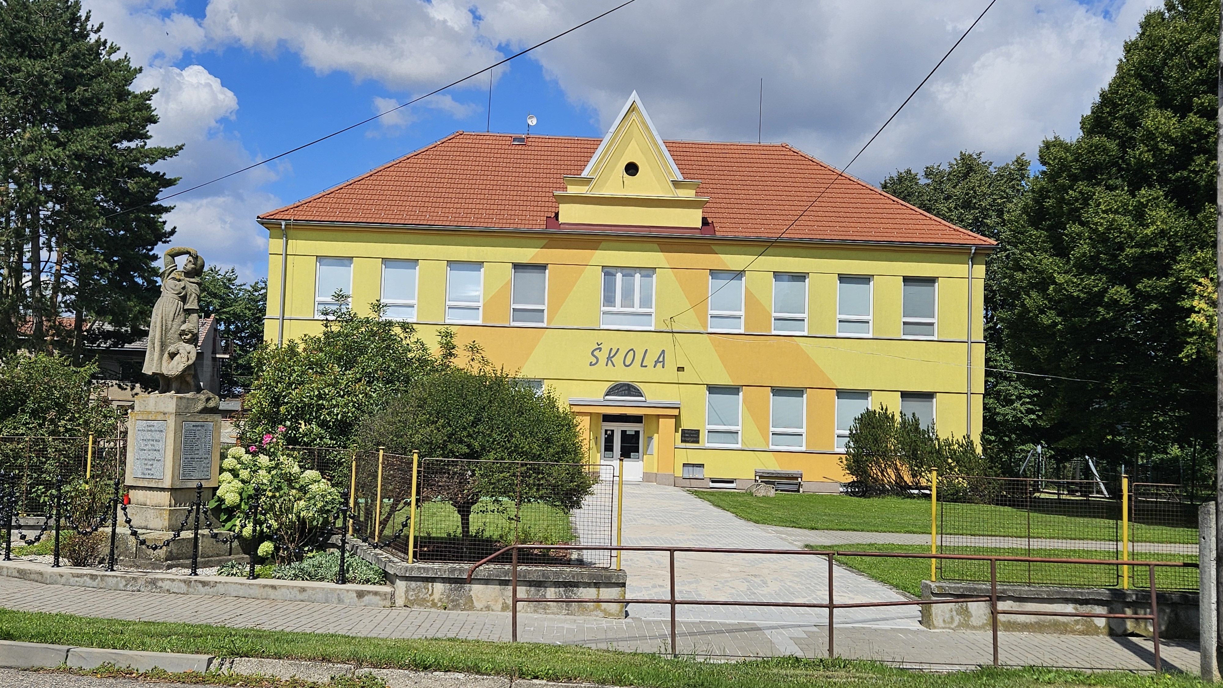 Základní škola Zdeny Kaprálové a Mateřská škola Vrbátky foto 4