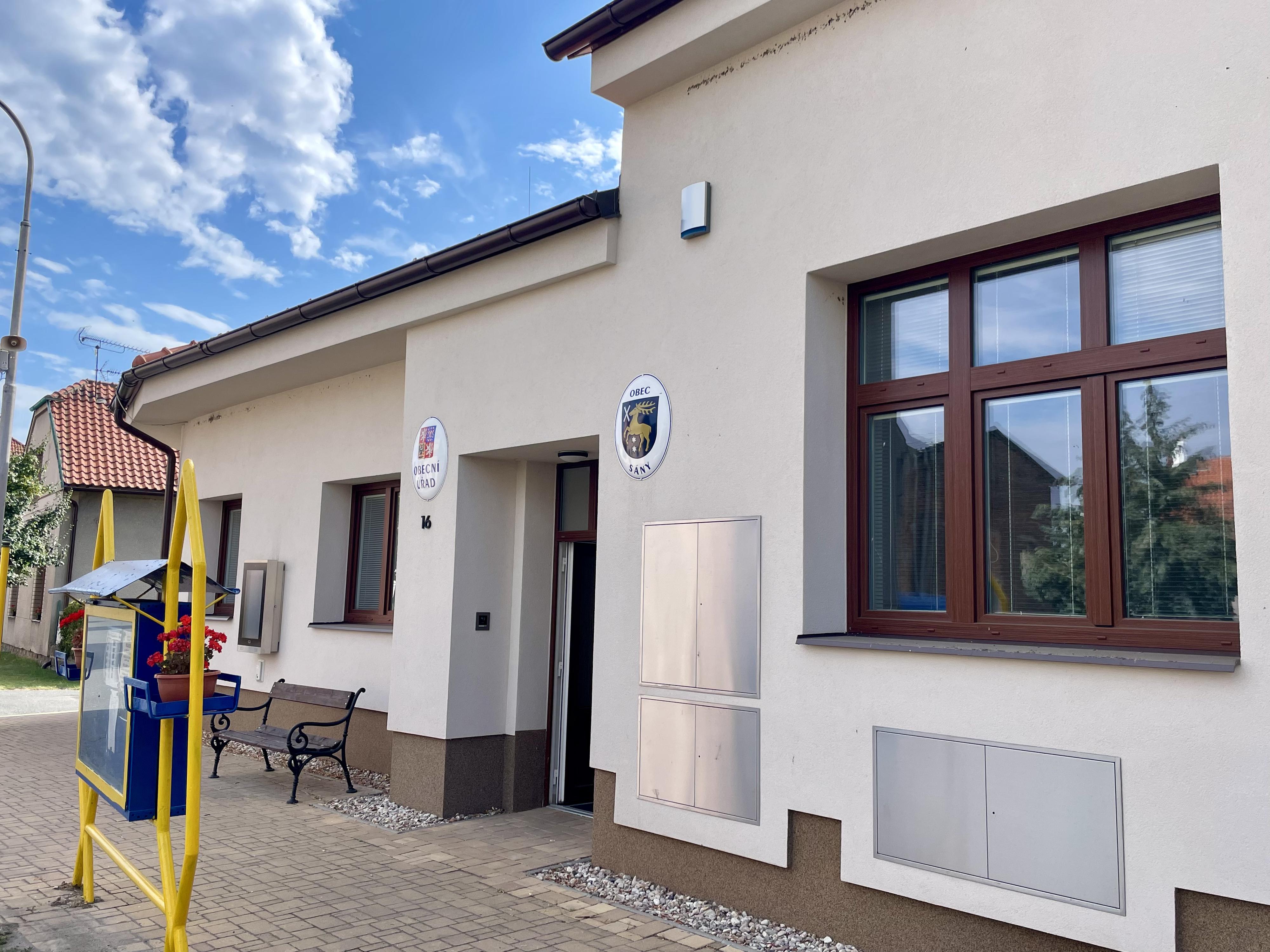 Sány - obecní úřad foto 2