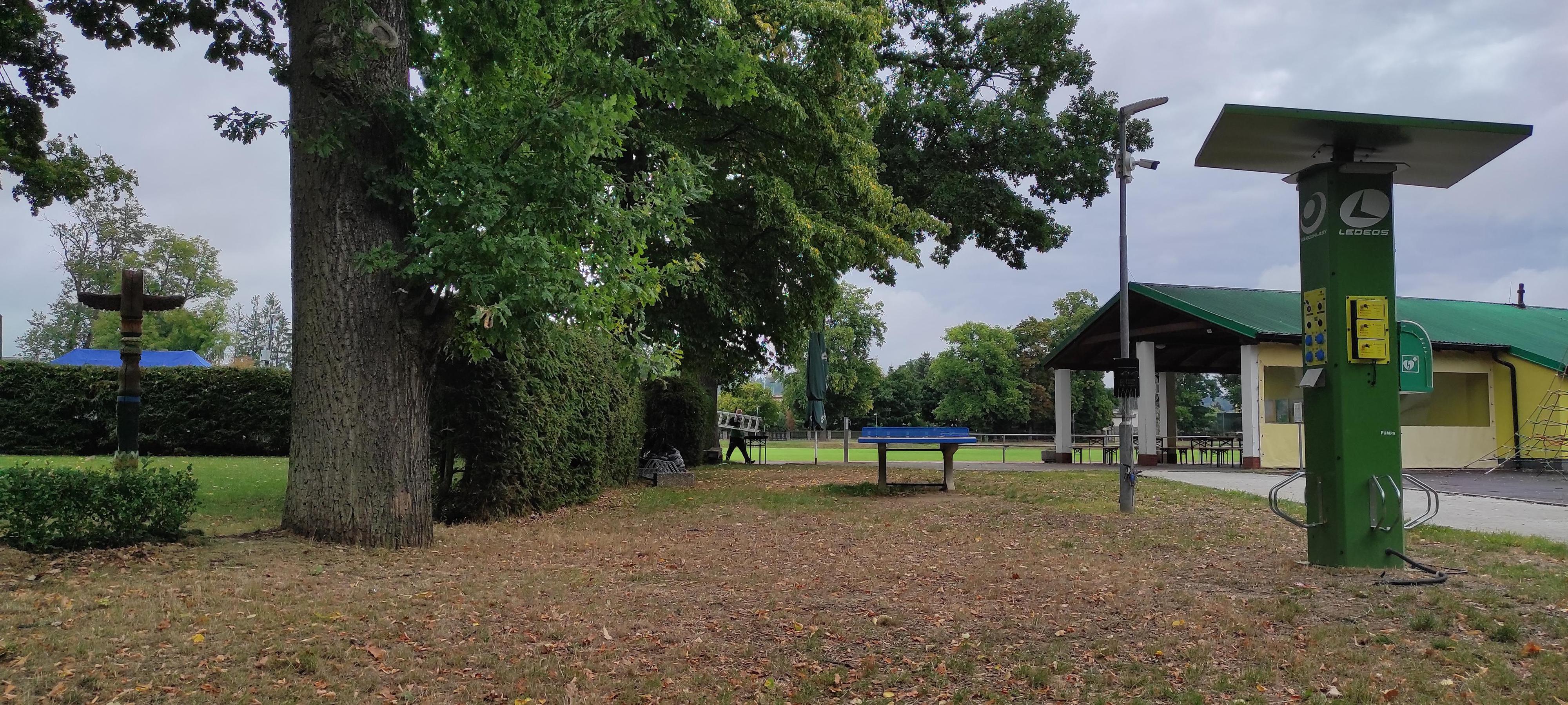 Multifunkční dobíjecí stanice foto 2