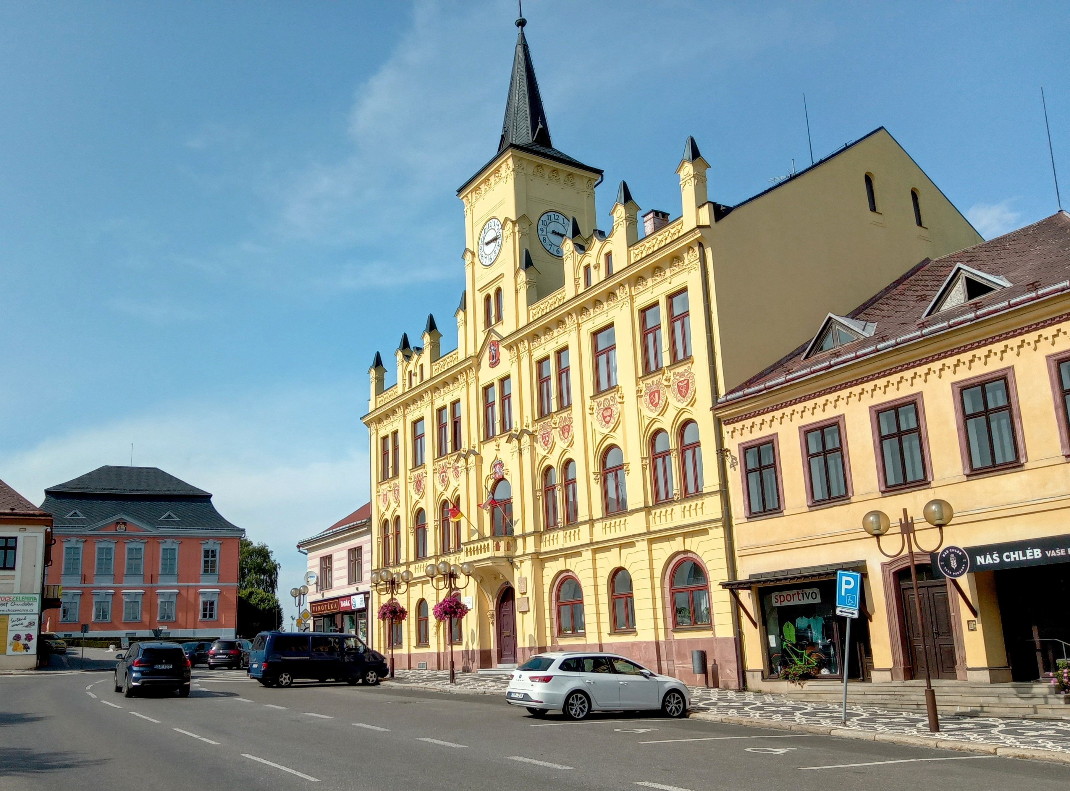 Lomnice nad Popelkou - městský úřad foto 4
