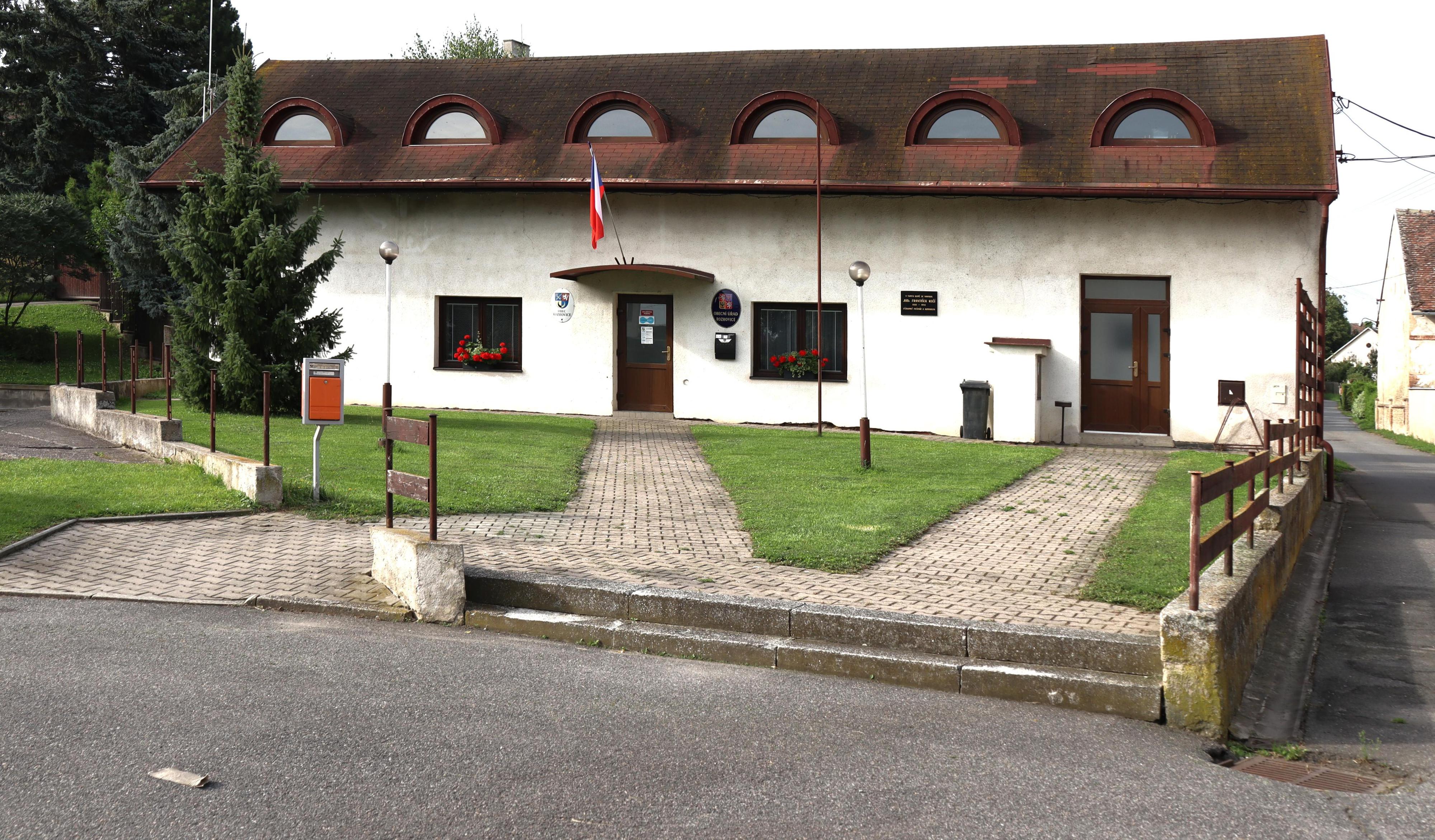 Rozhovice - obecní úřad foto 3