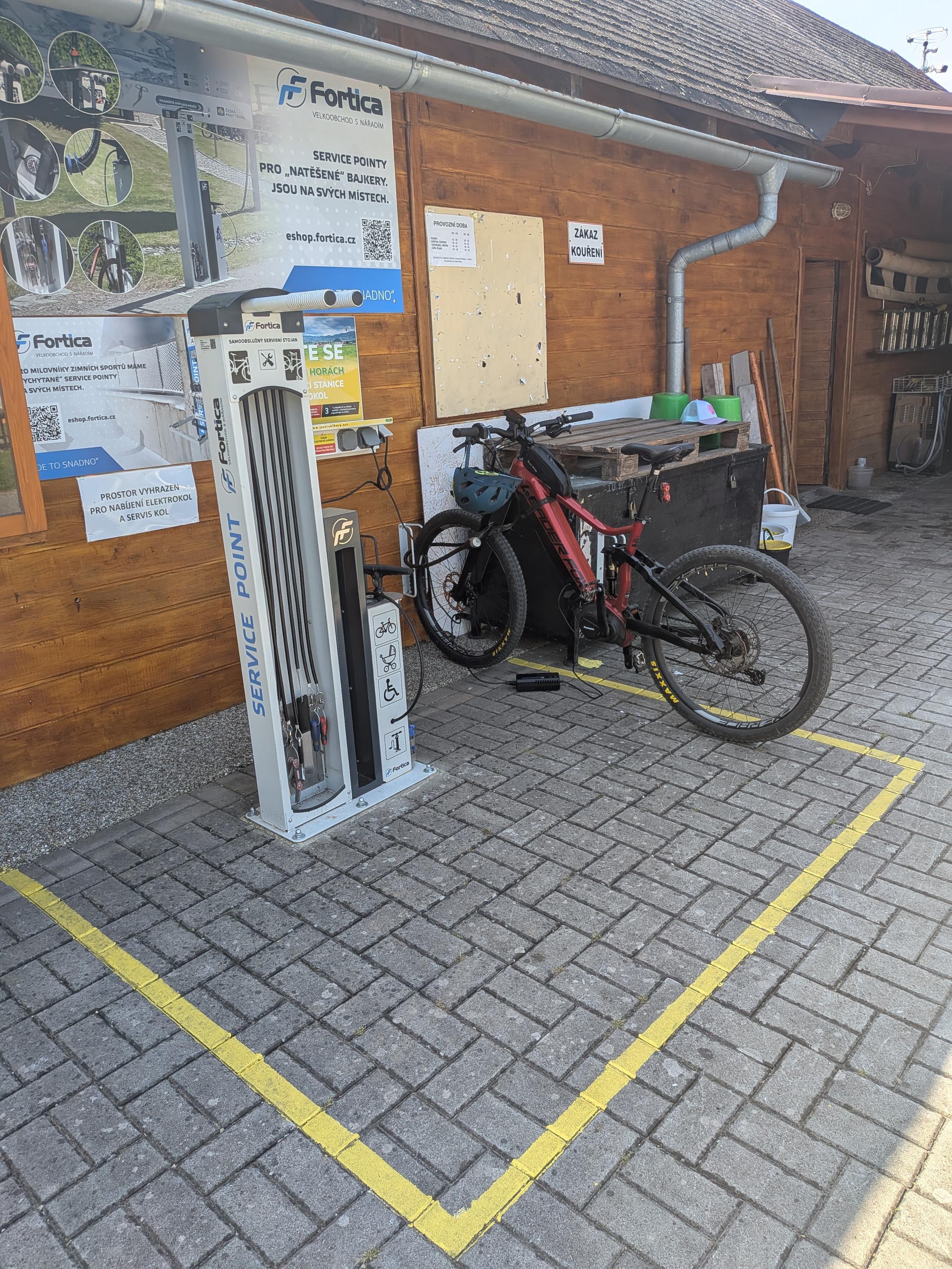 Nabíjecí stanice pro elektrokola Havlovice foto 2