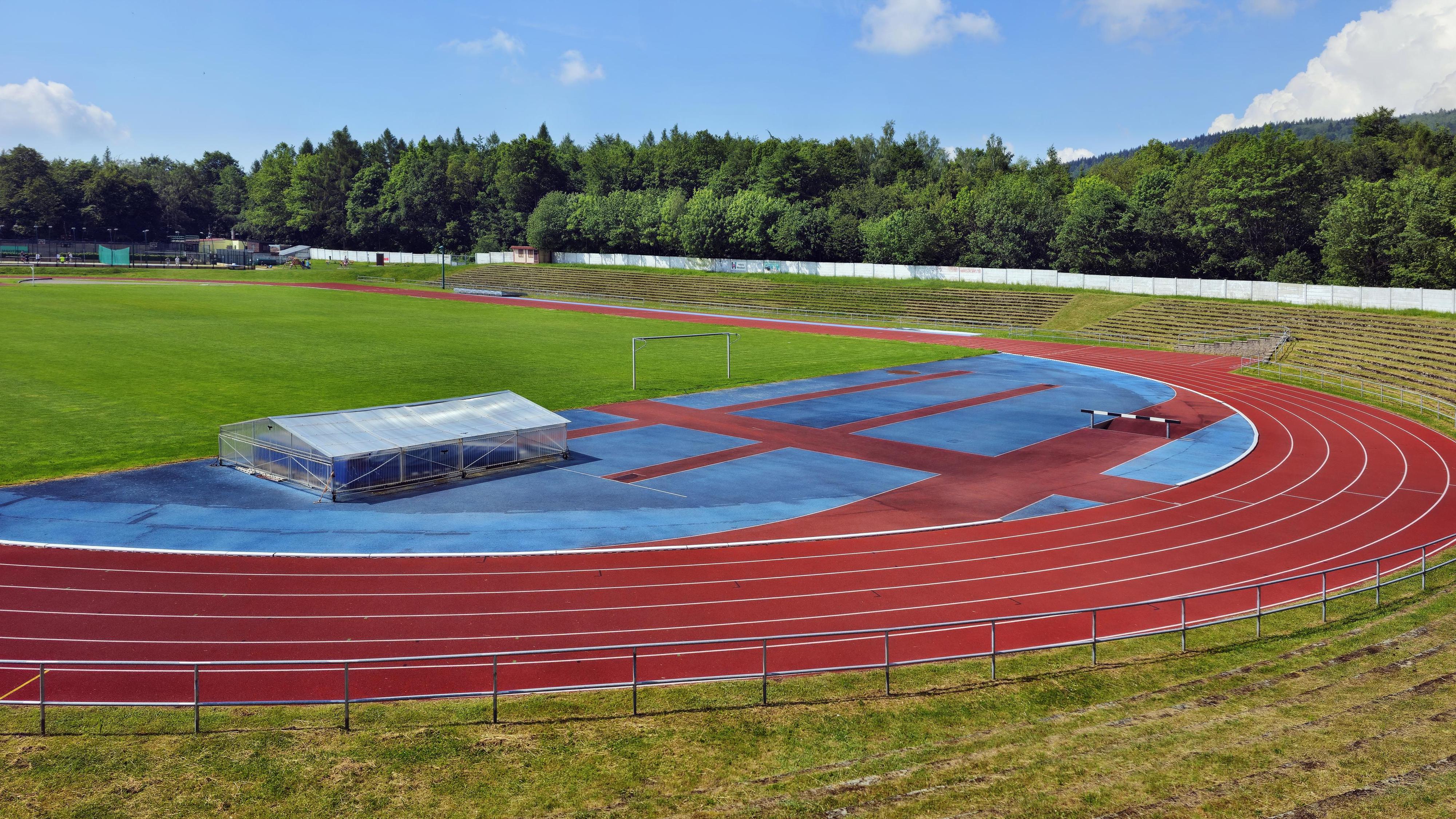 Atletický stadion Meziboří foto 6