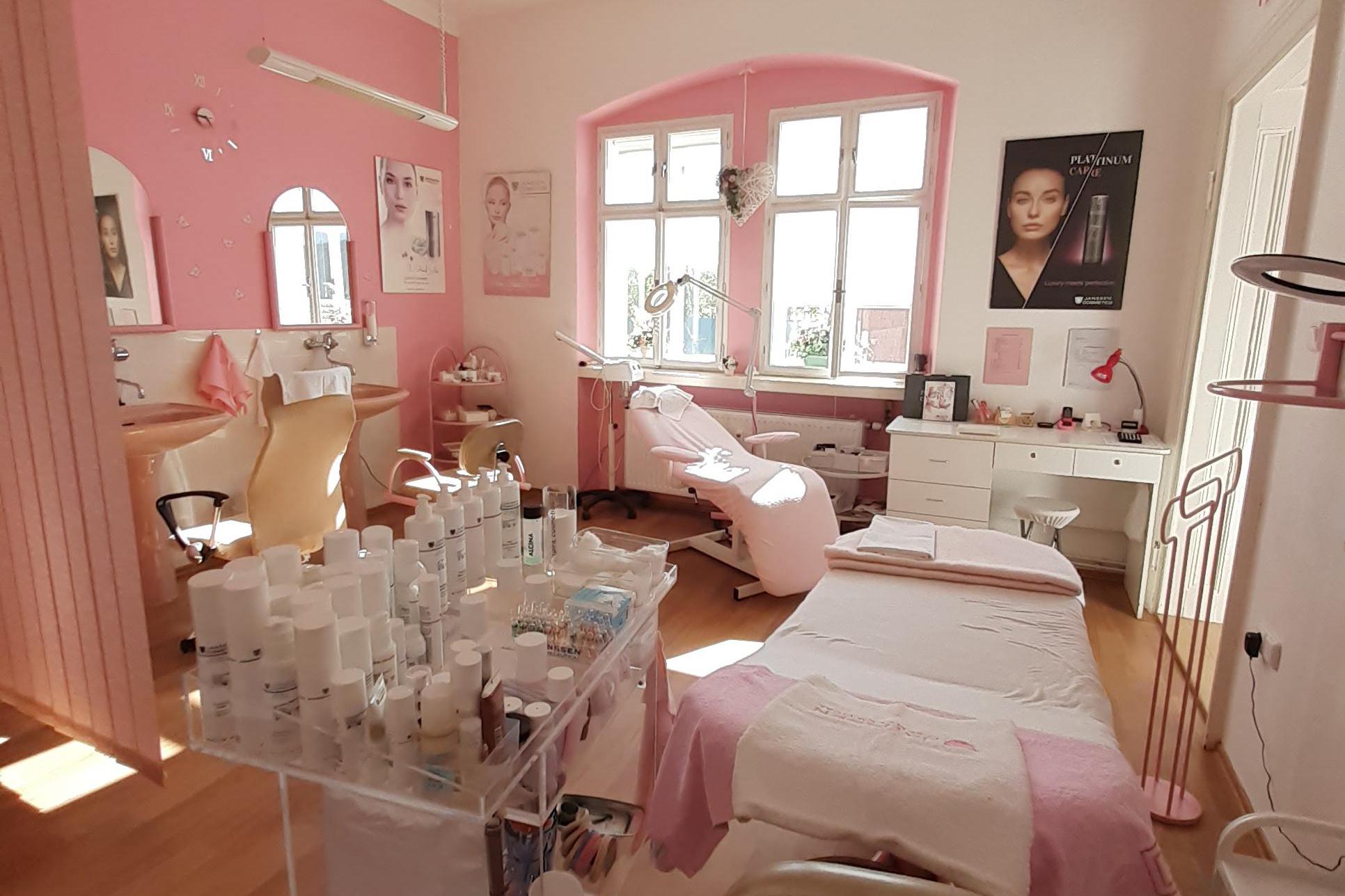 Kosmetický salon IRENA, Irena Latzková