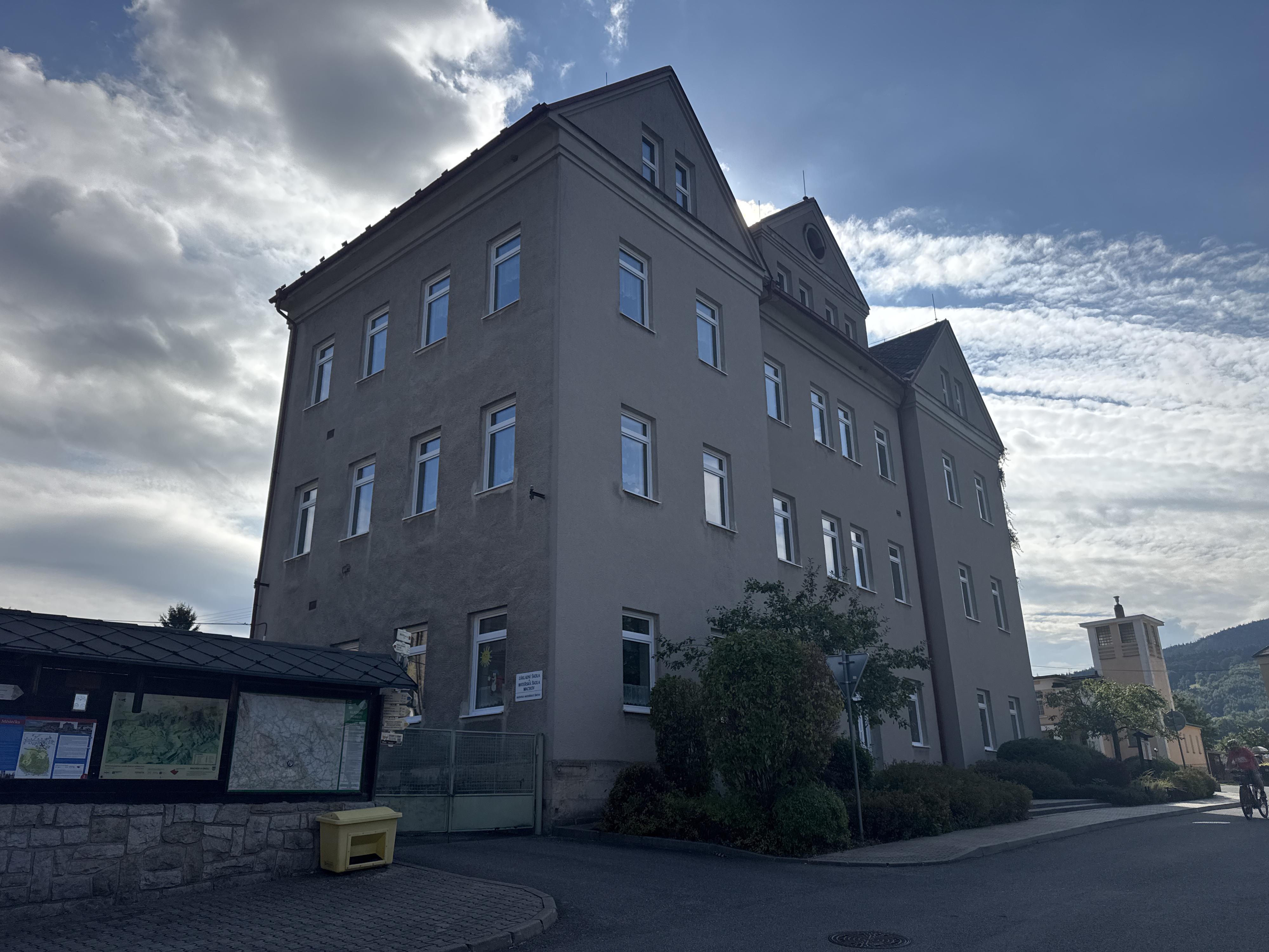 Základní škola a Mateřská škola Machov, okres Náchod