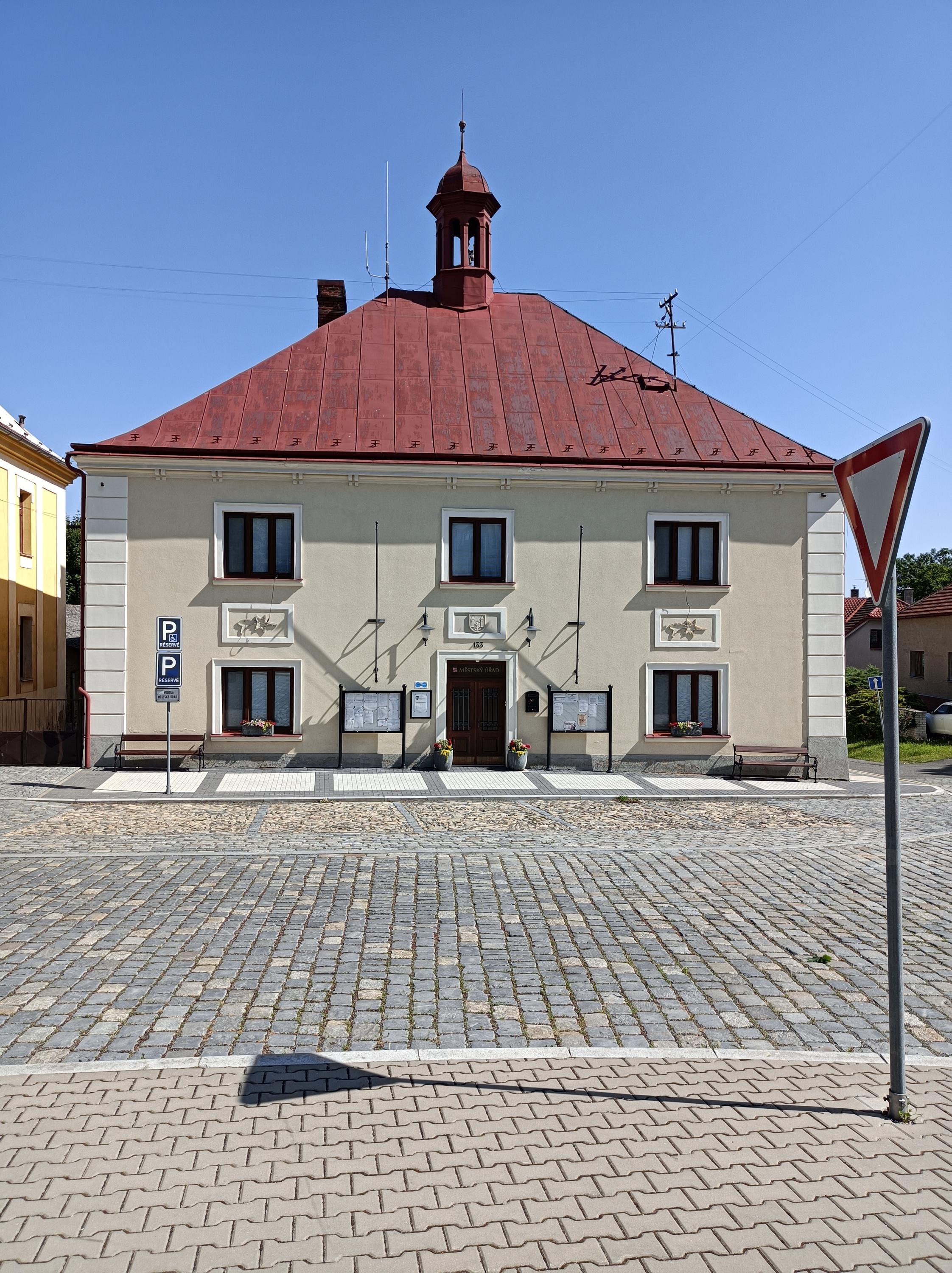 Zásmuky - městský úřad foto 3
