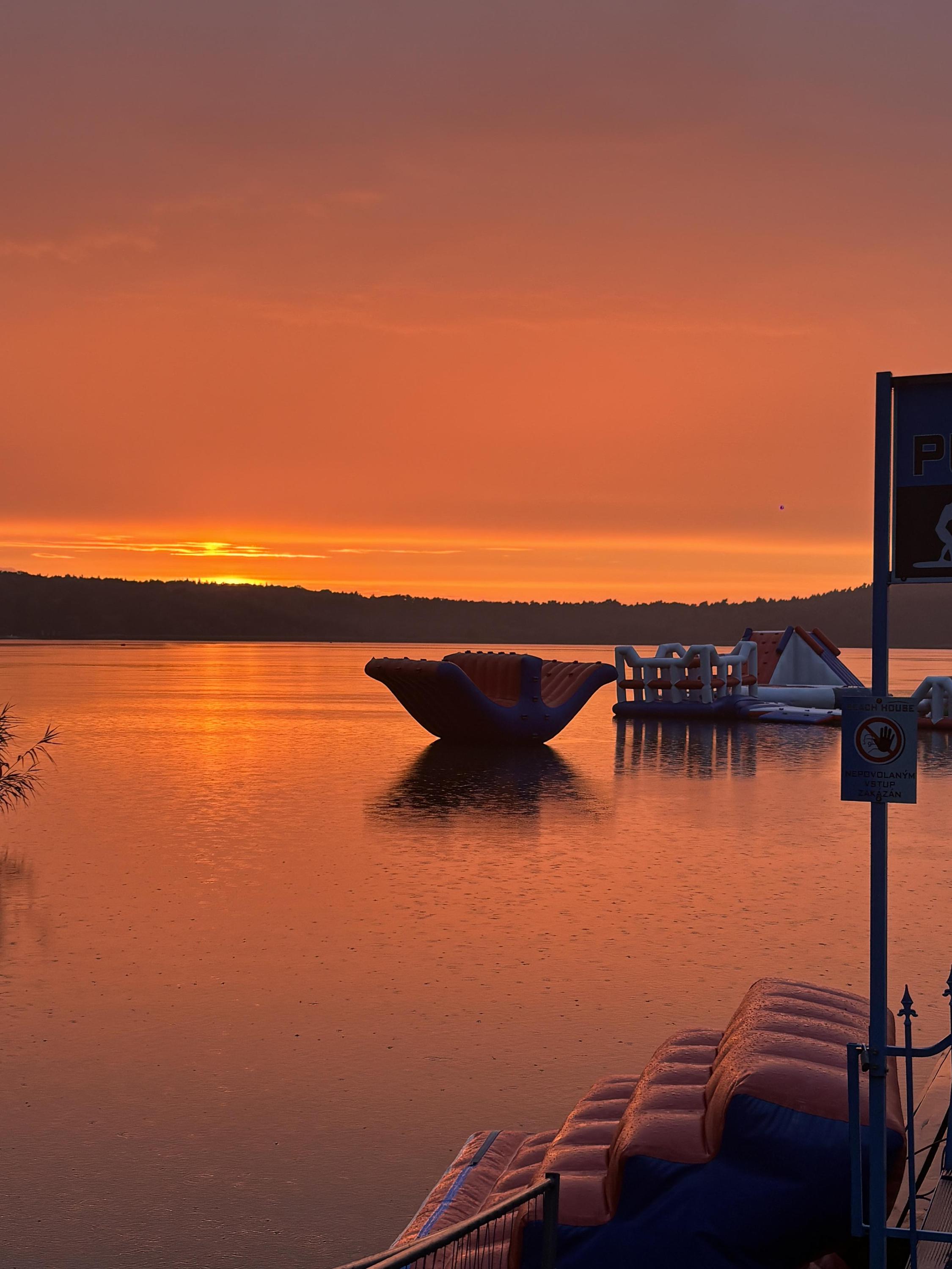 Půjčovna lodiček Máchovo jezero - Doksy, Hlavní pláž foto 2