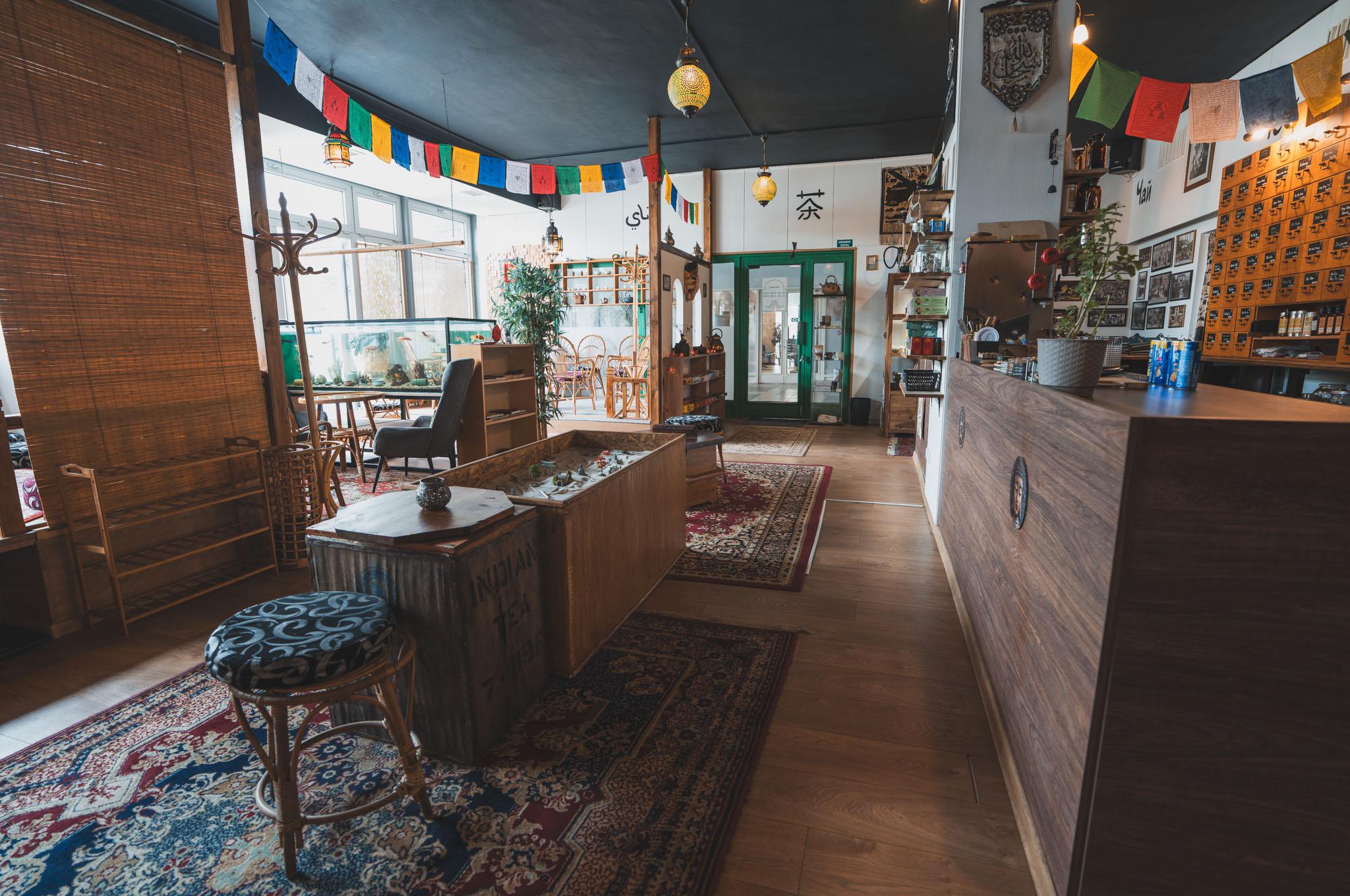 Cajimani, Dobrá čajovna