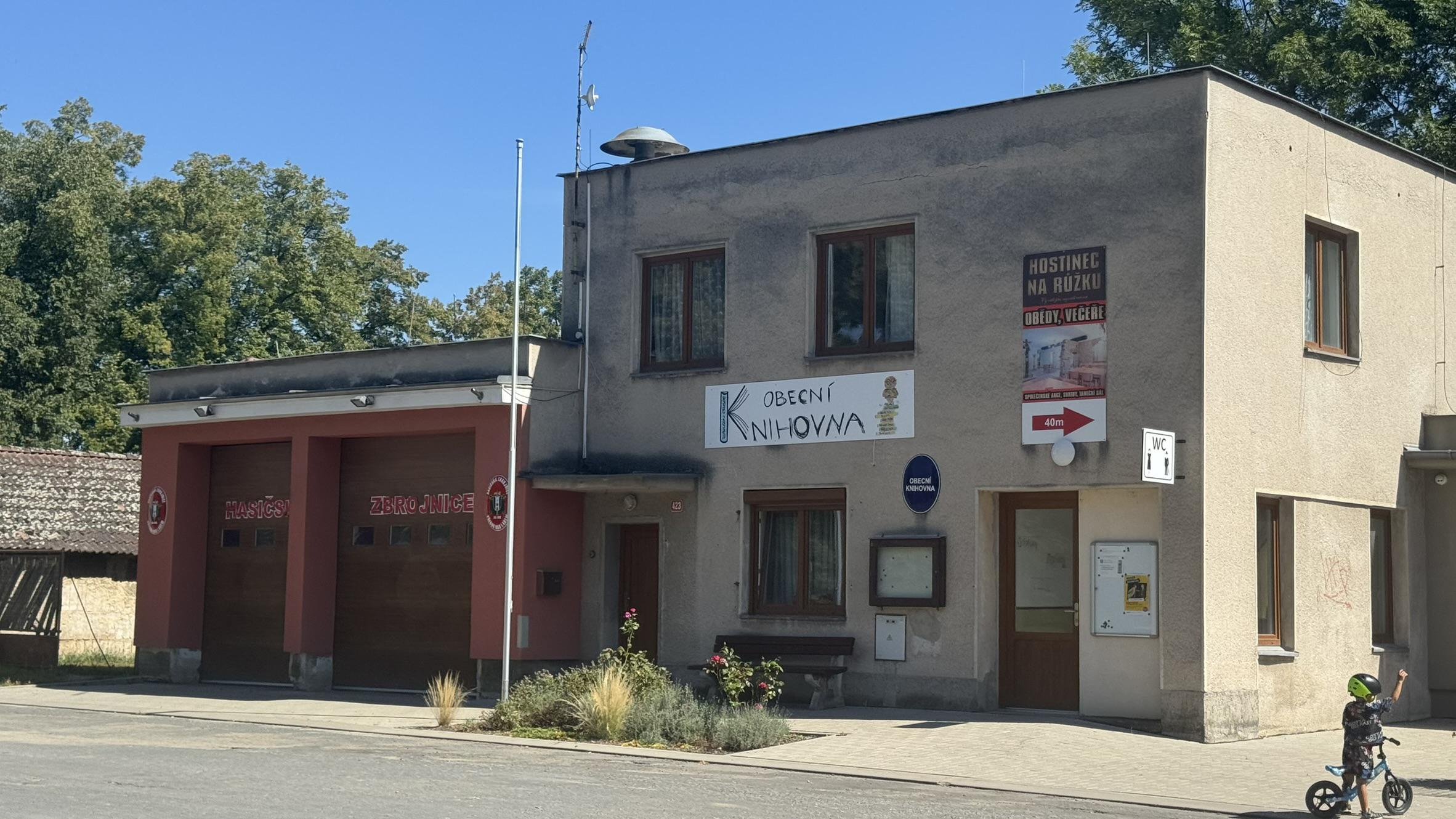 Knihovna Přerov nad Labem foto 3