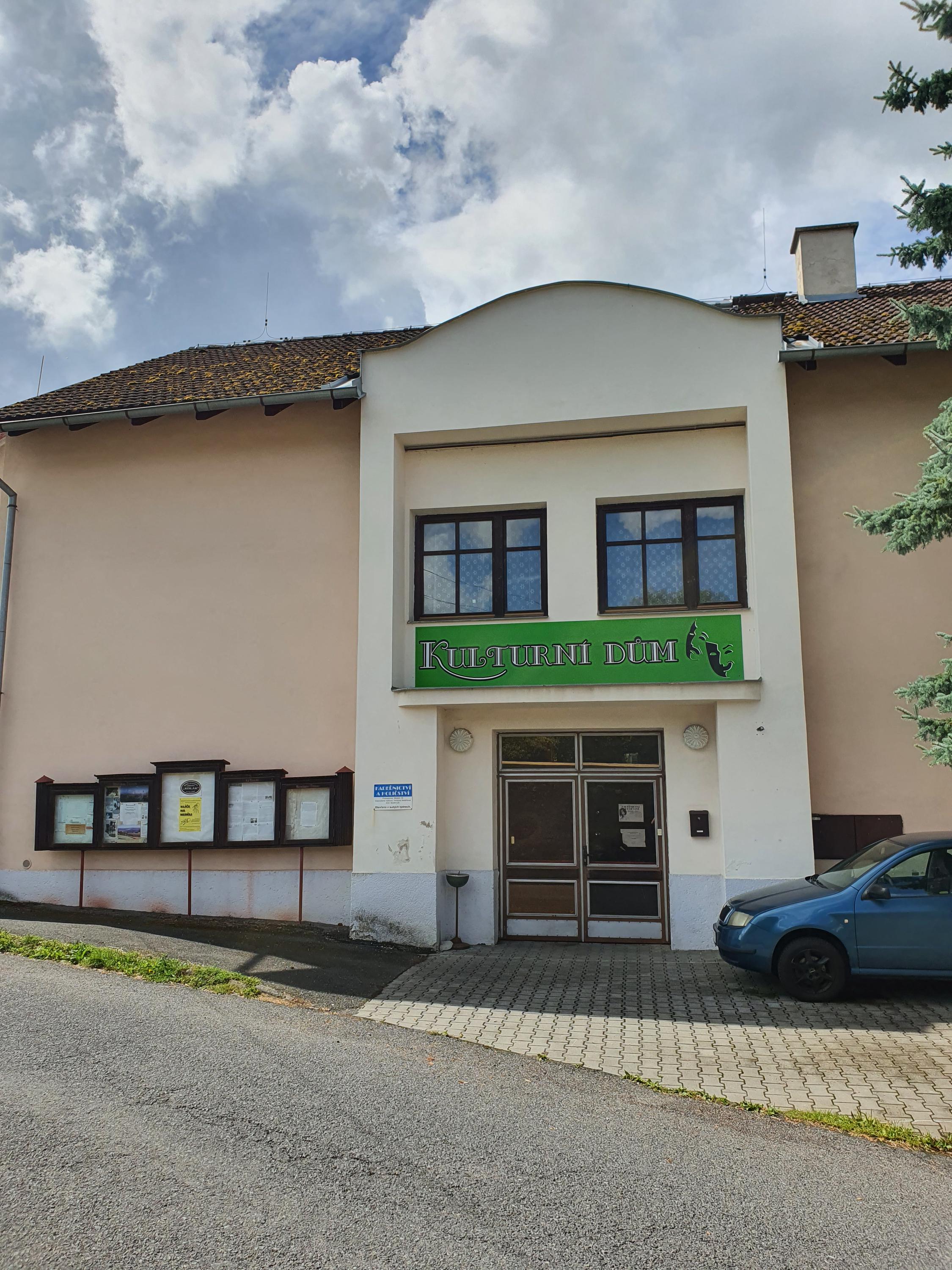 Strašín - obecní úřad foto 3