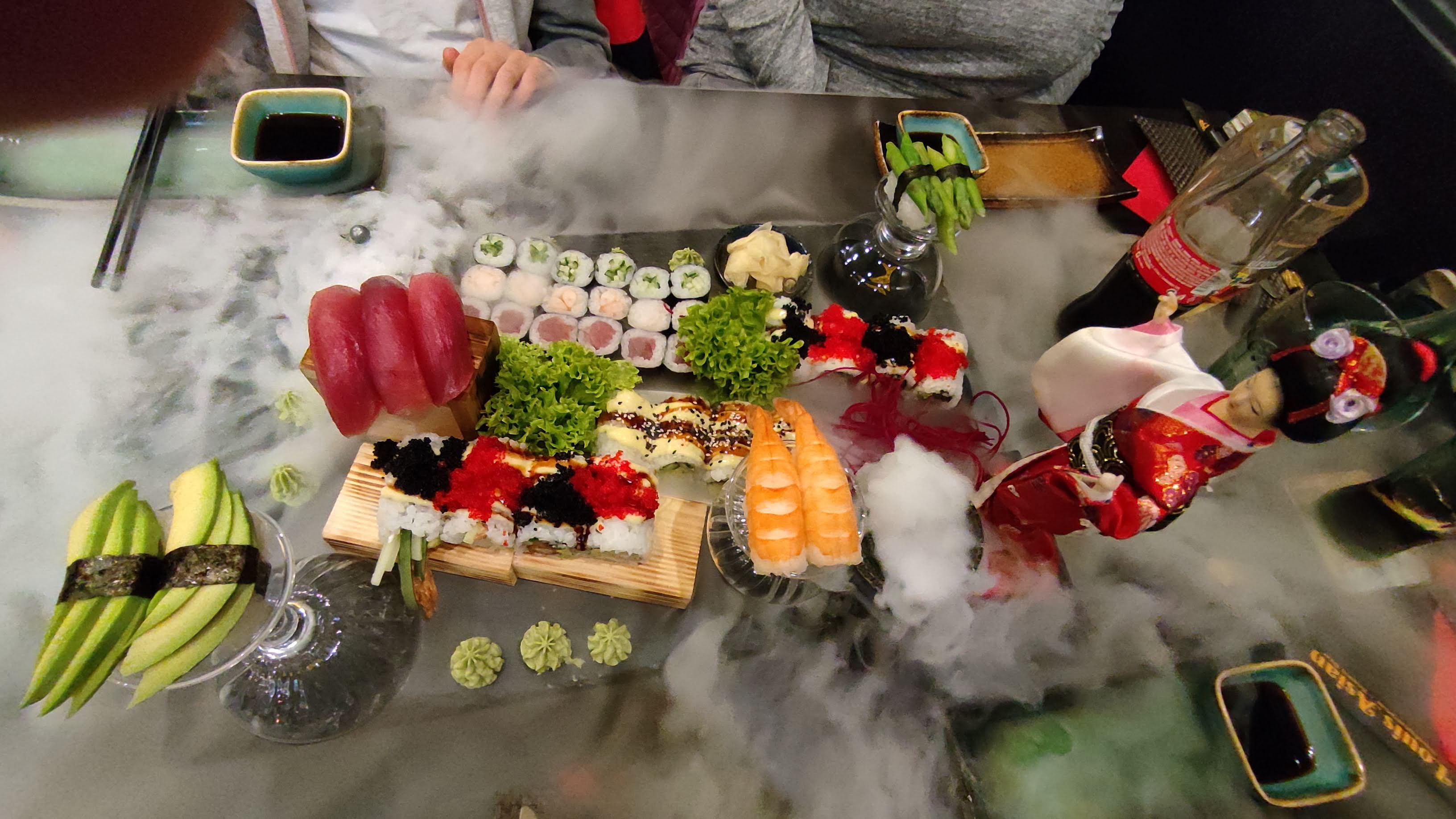 LOUIS ASIAN Restaurace Sushi Bar foto 3